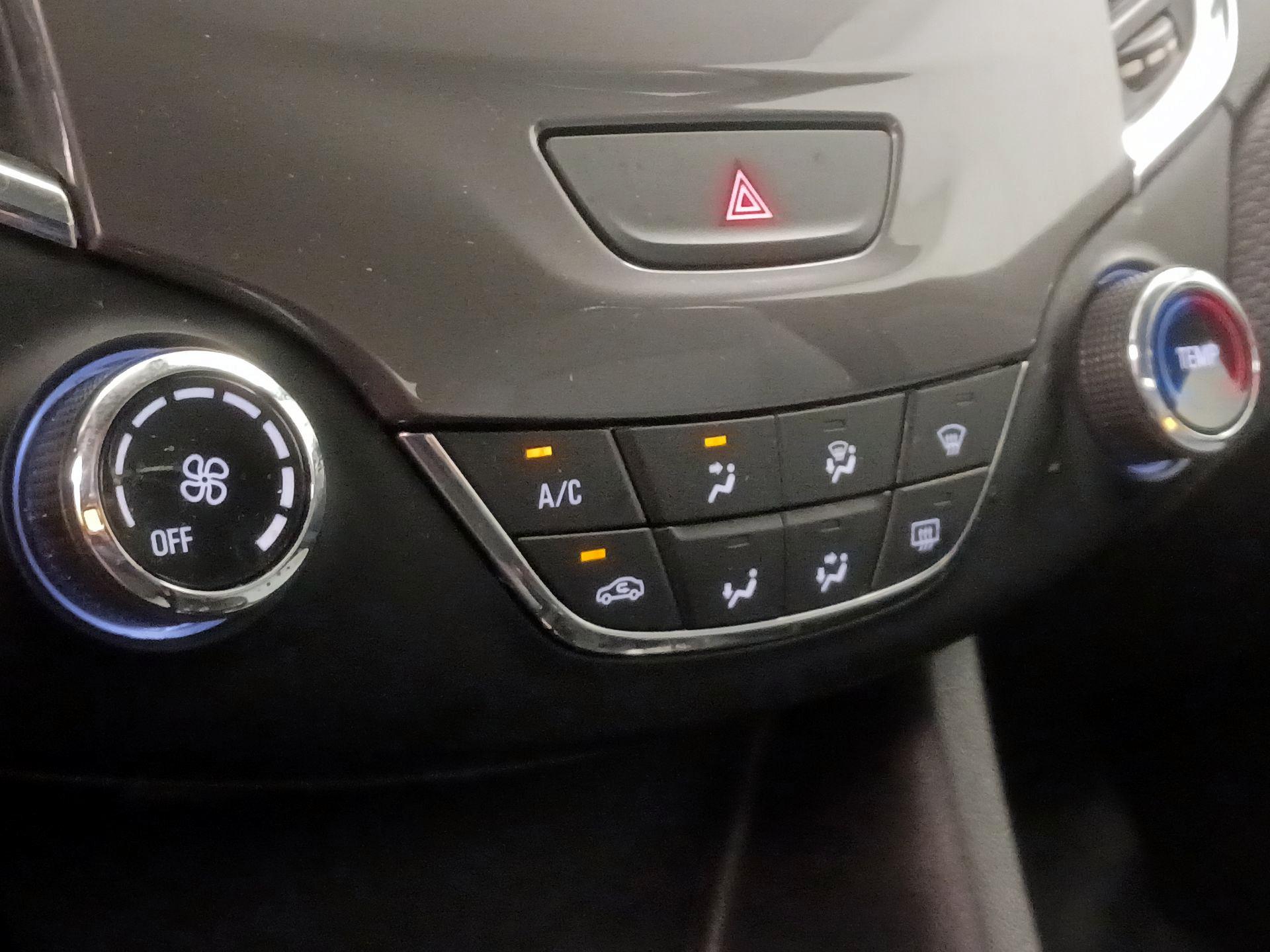 Thumbnail: 2019 Chevrolet Cruze - 16