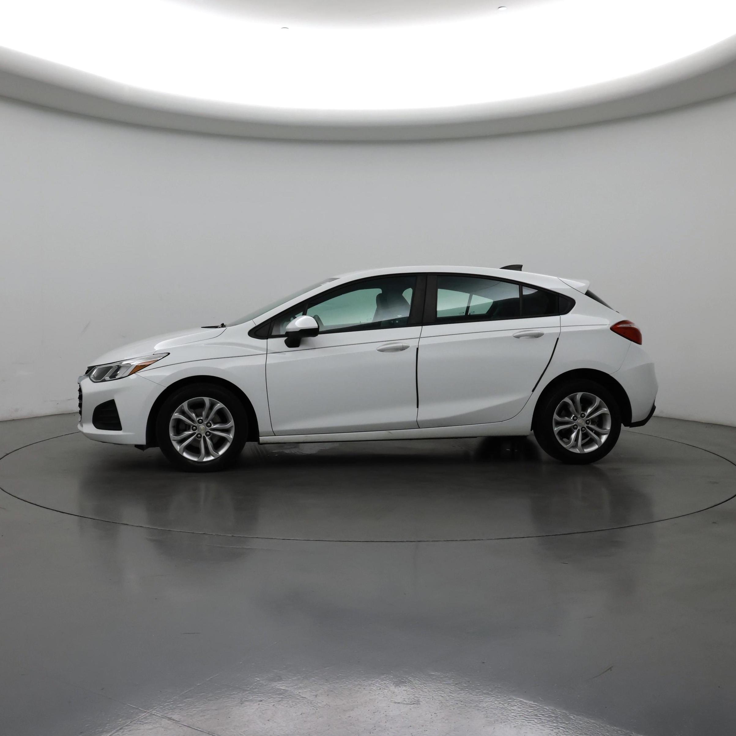 Thumbnail: 2019 Chevrolet Cruze - 3