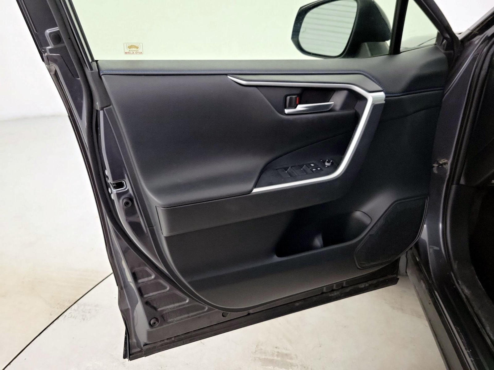 2019 Toyota RAV4 XSE - Photo 13