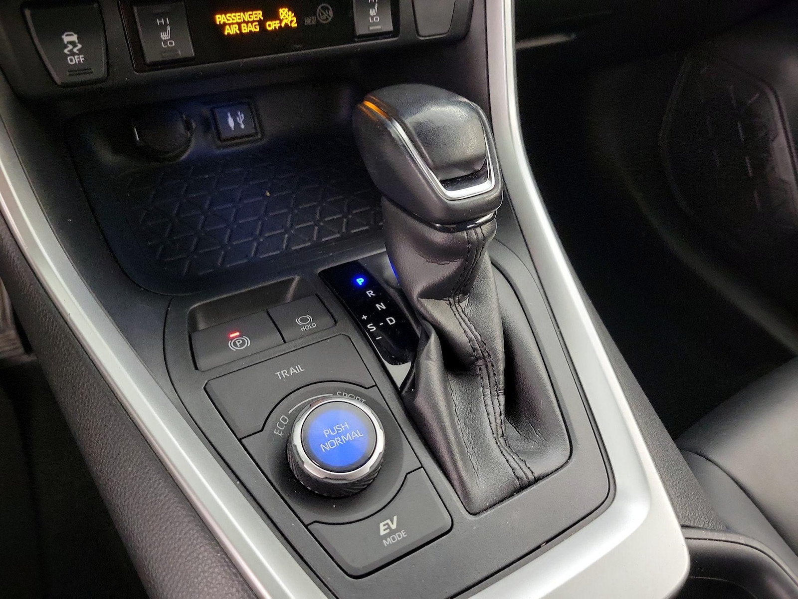 2019 Toyota RAV4 XSE - Photo 18
