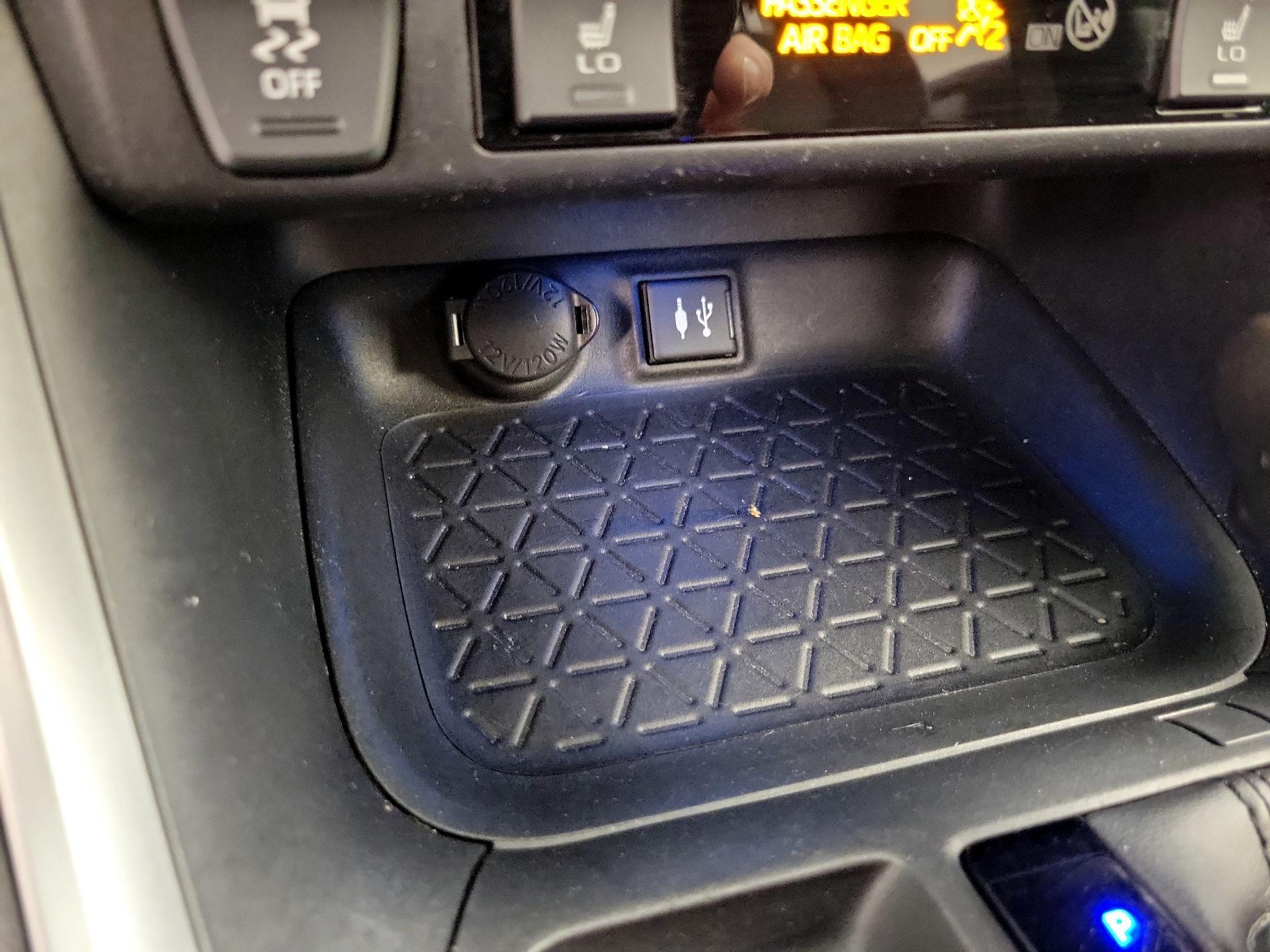 Thumbnail: 2019 Toyota RAV4 - 18