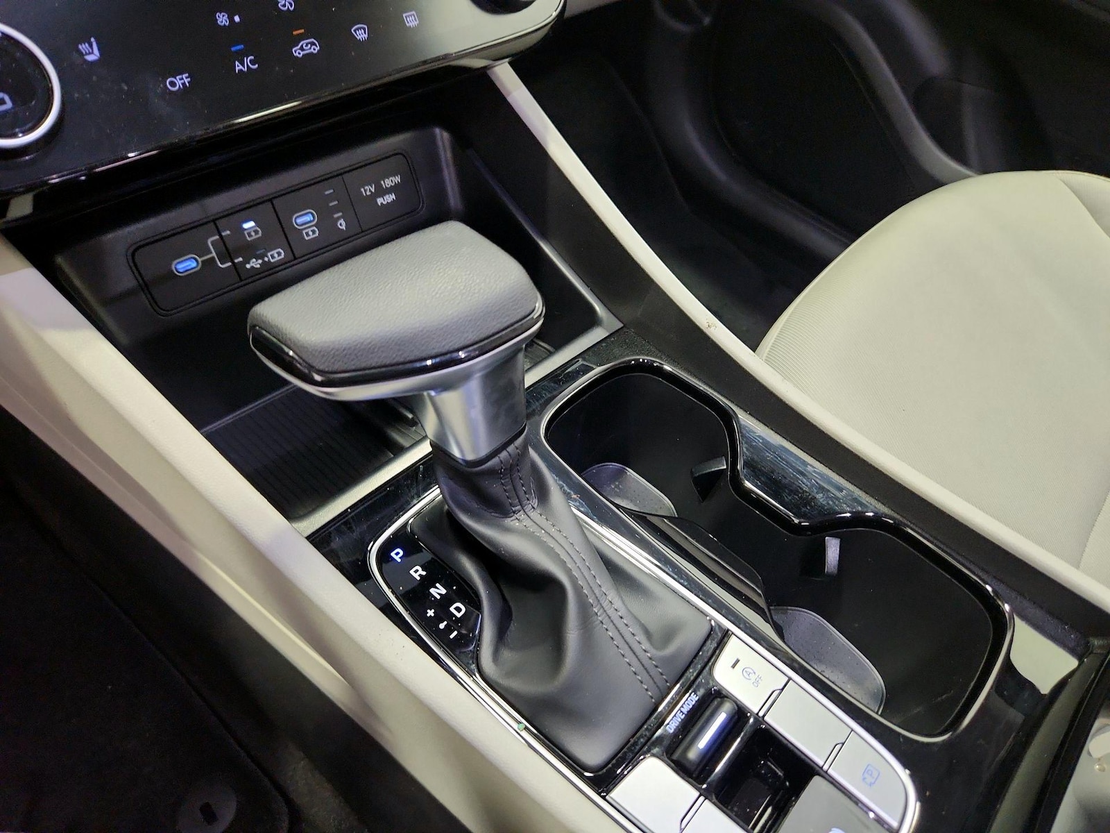2025 Hyundai Tucson SEL - Photo 18