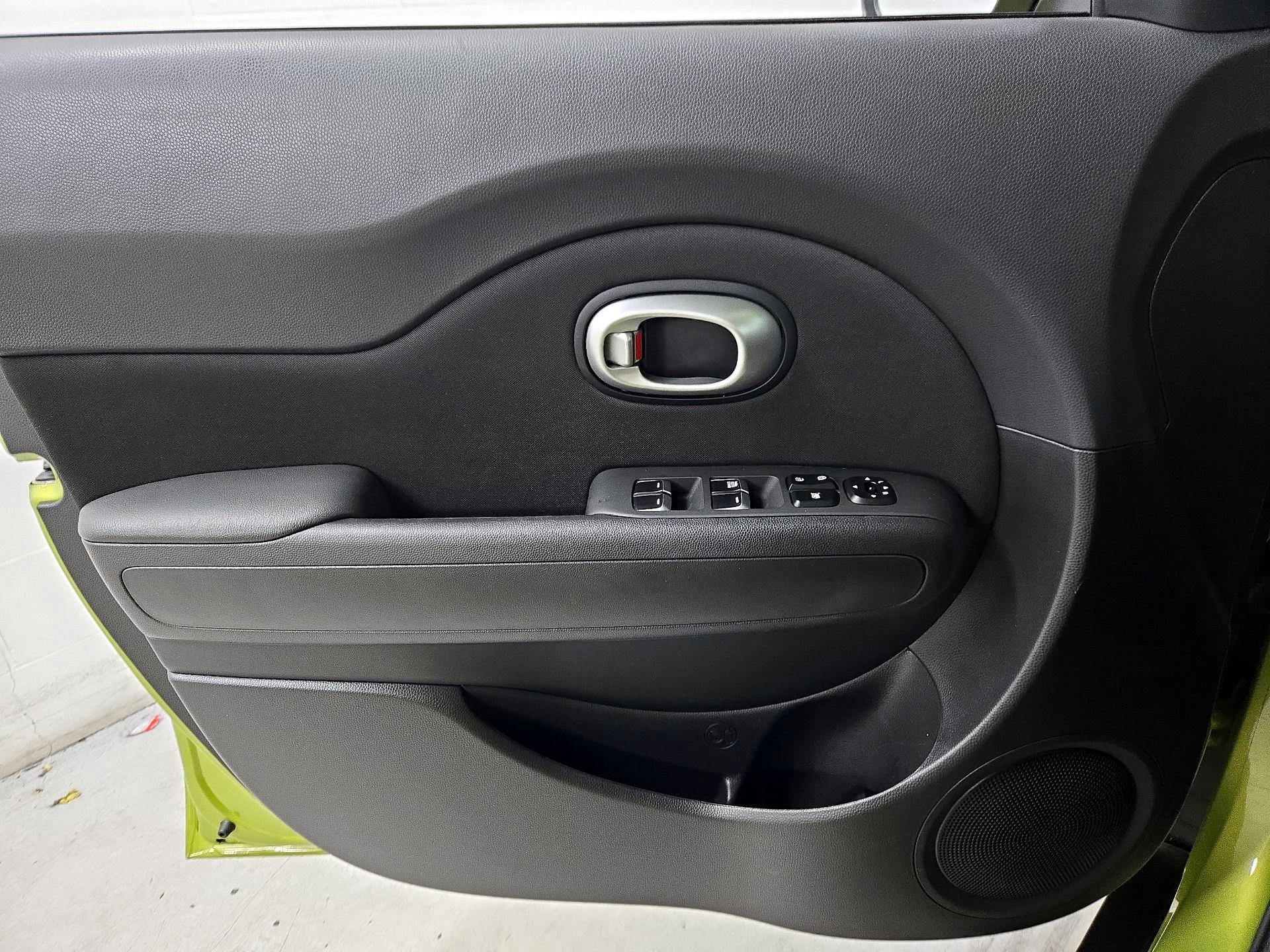 Thumbnail: 2018 Kia Soul - 12