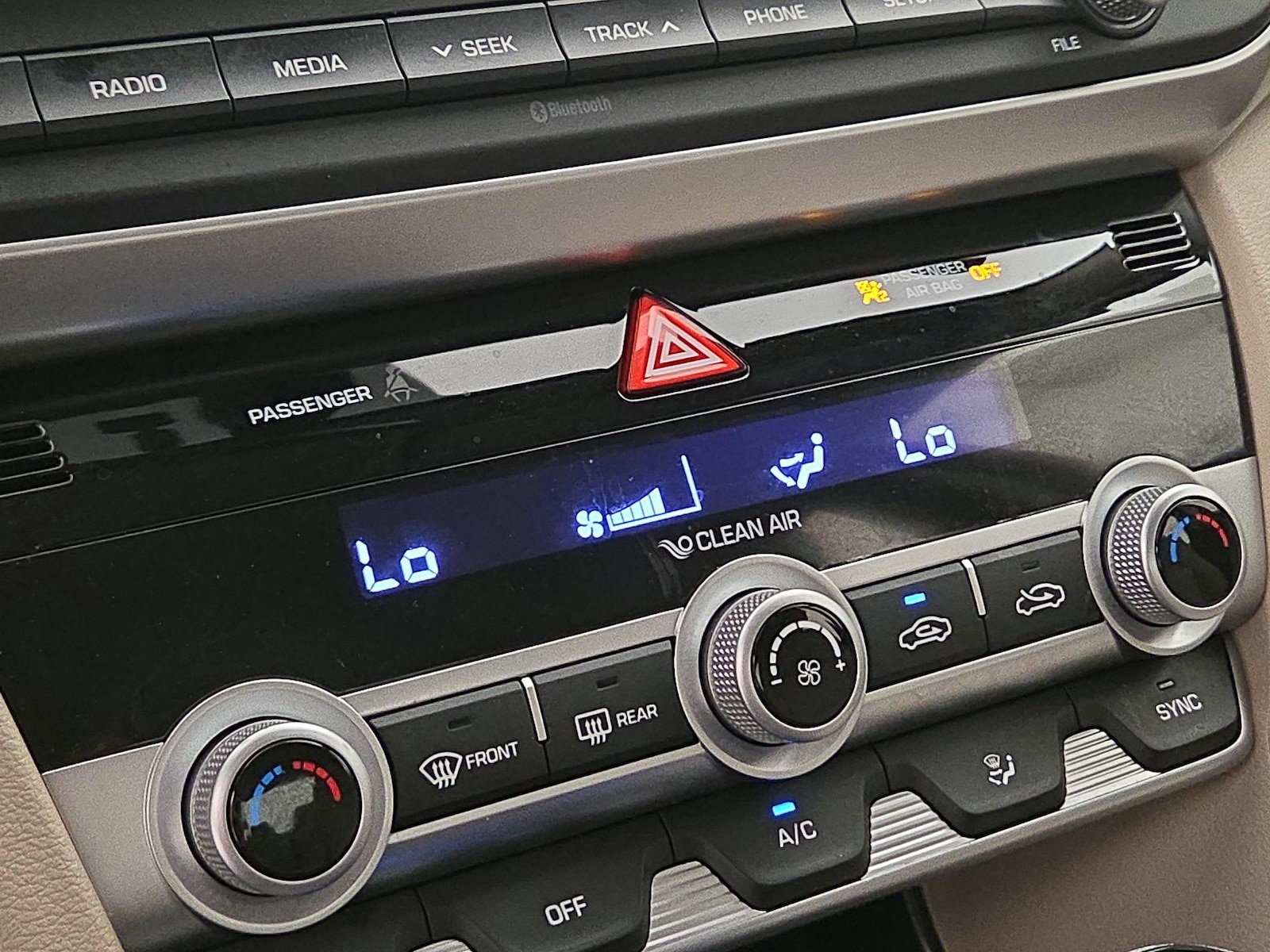 2020 Hyundai Elantra SE - Photo 17