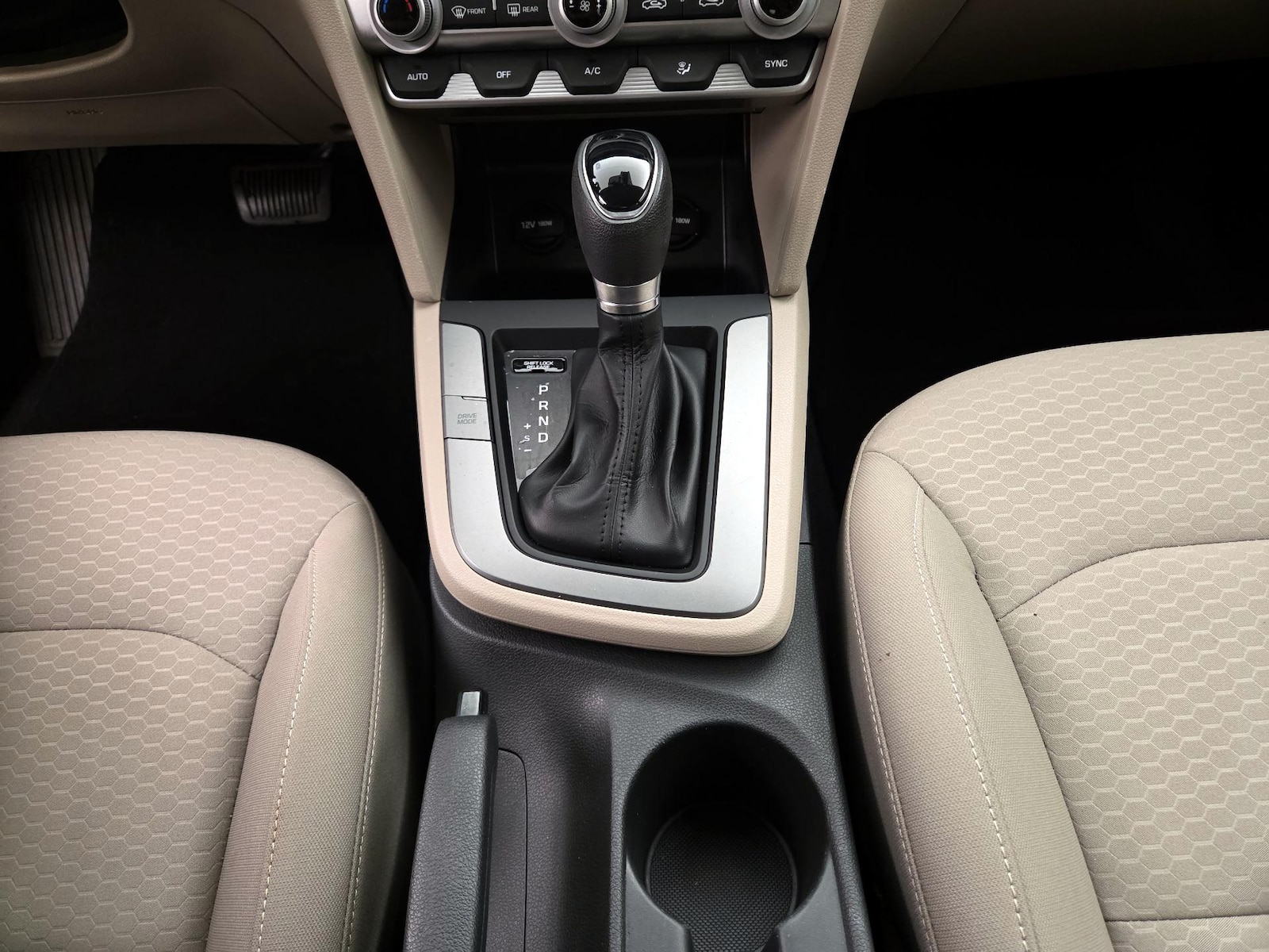2020 Hyundai Elantra SE - Photo 18