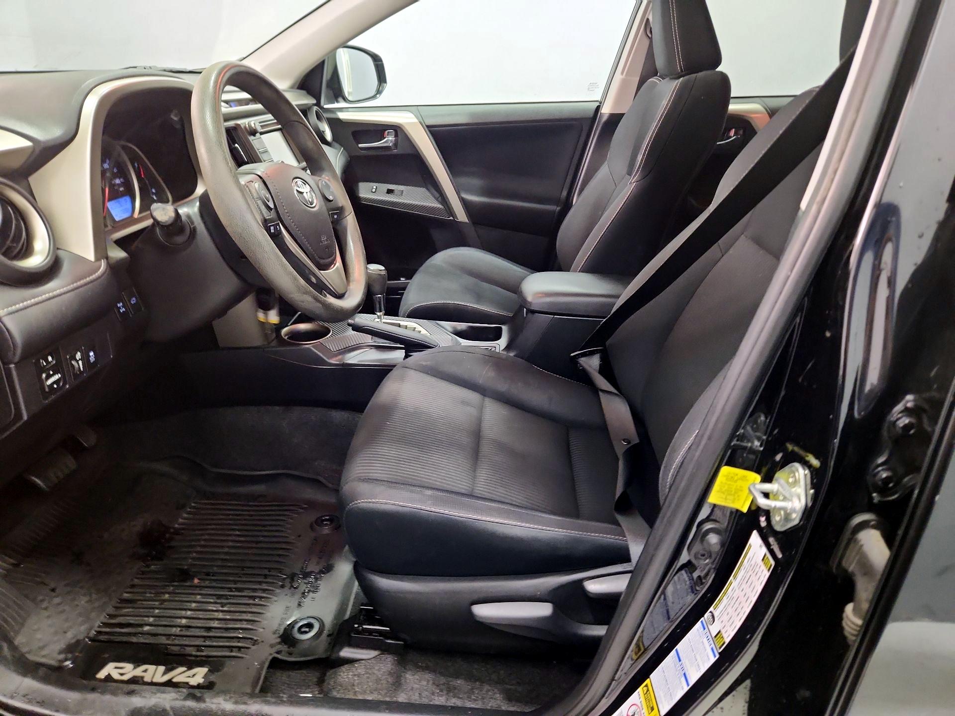 Thumbnail: 2015 Toyota RAV4 - 11