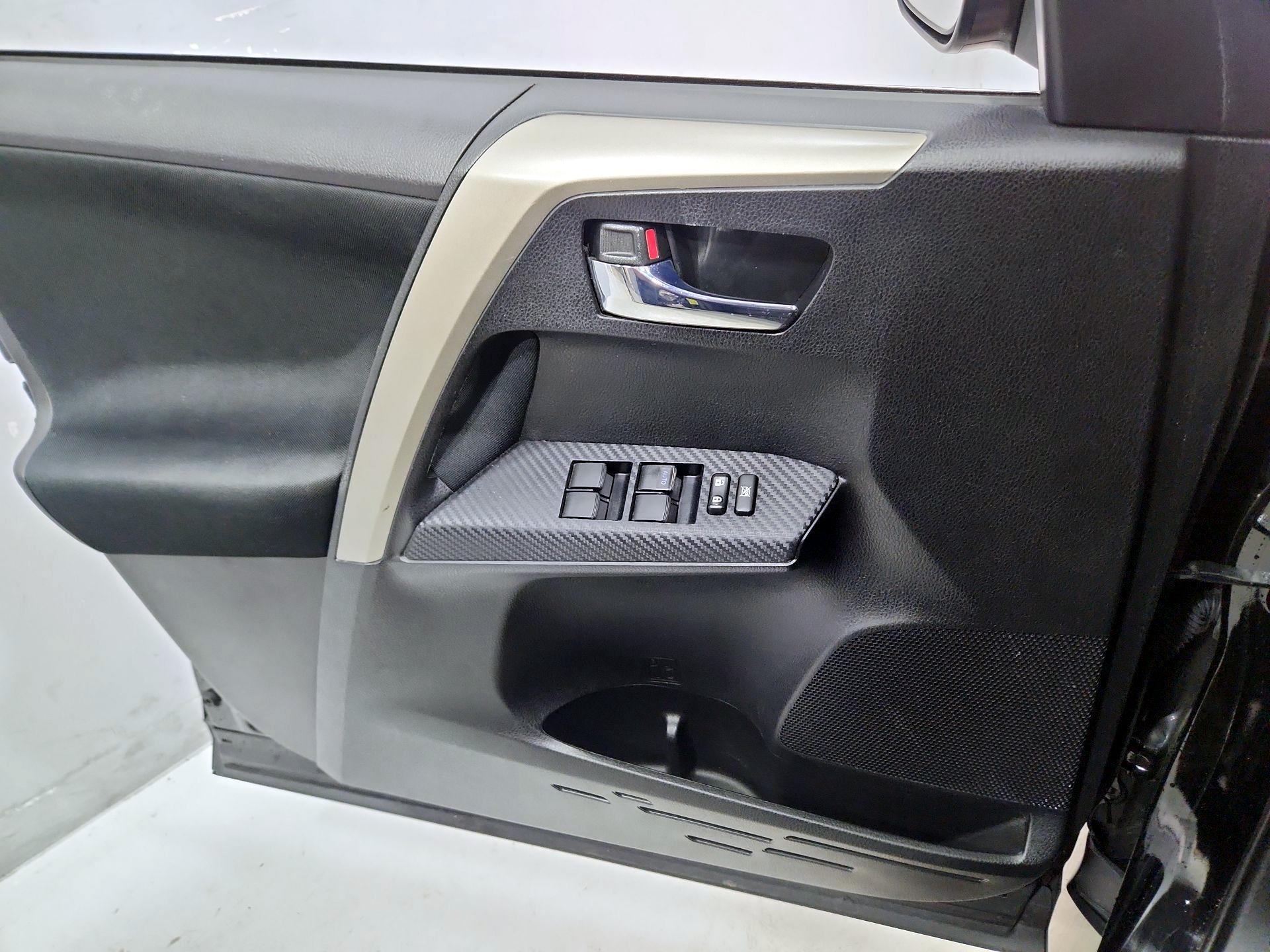 Thumbnail: 2015 Toyota RAV4 - 12