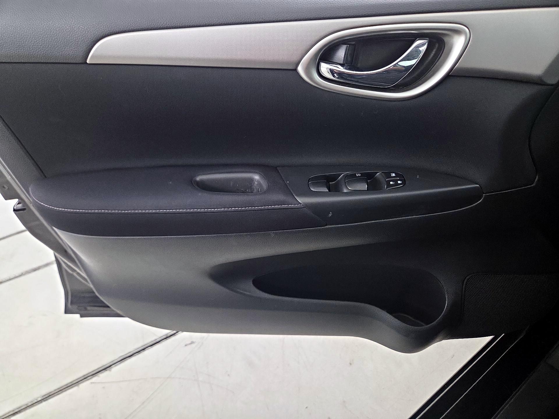 Thumbnail: 2015 Nissan Sentra - 12
