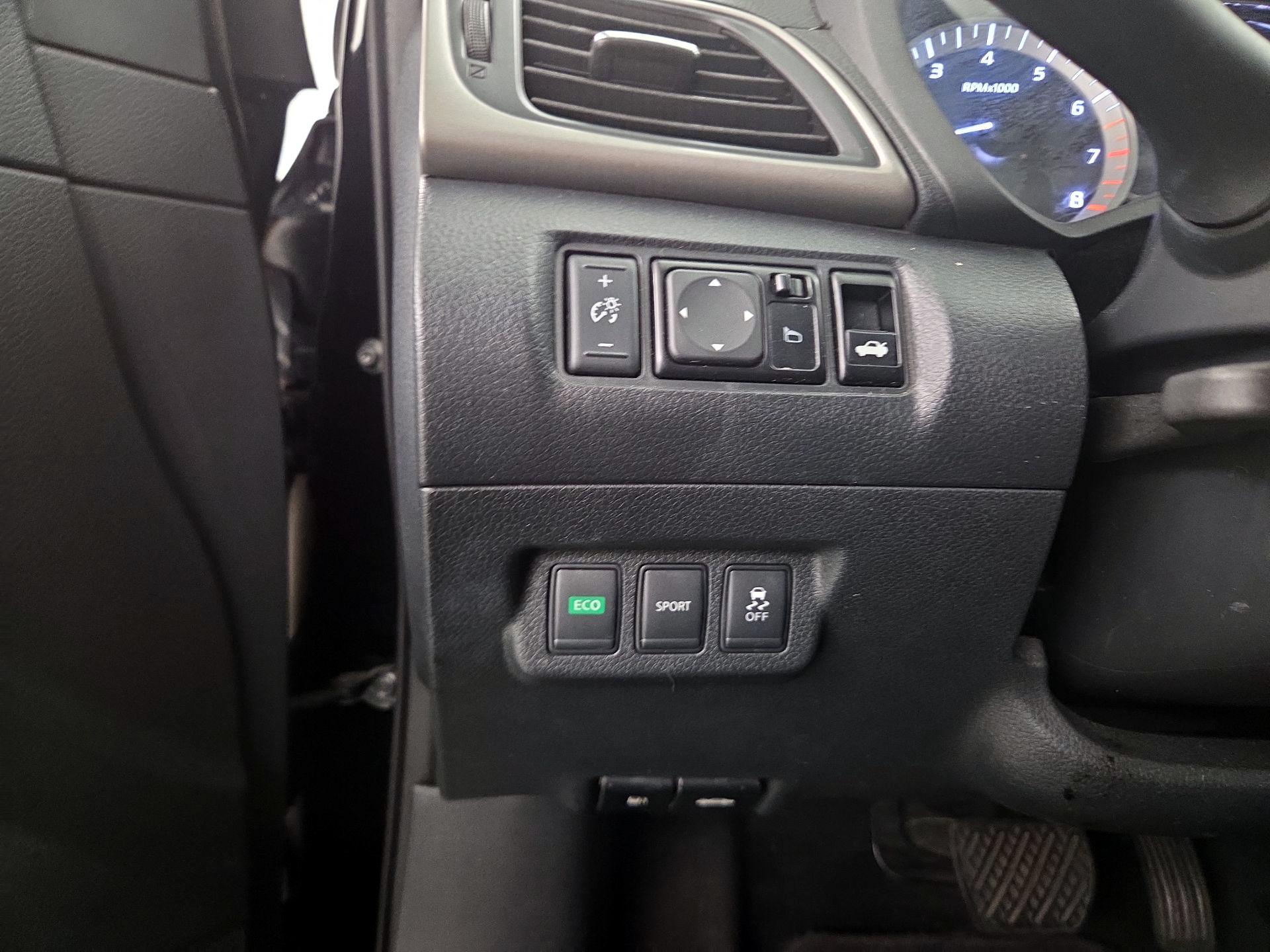 Thumbnail: 2015 Nissan Sentra - 13