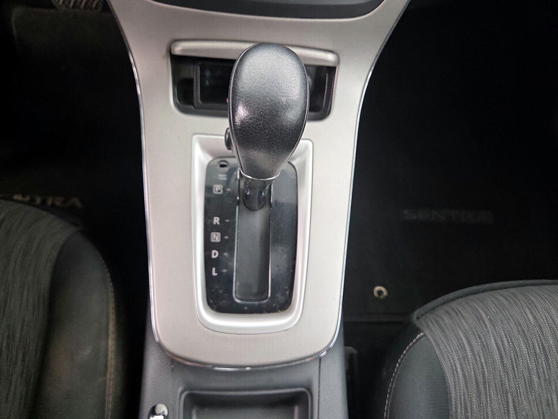Thumbnail: 2015 Nissan Sentra - 17