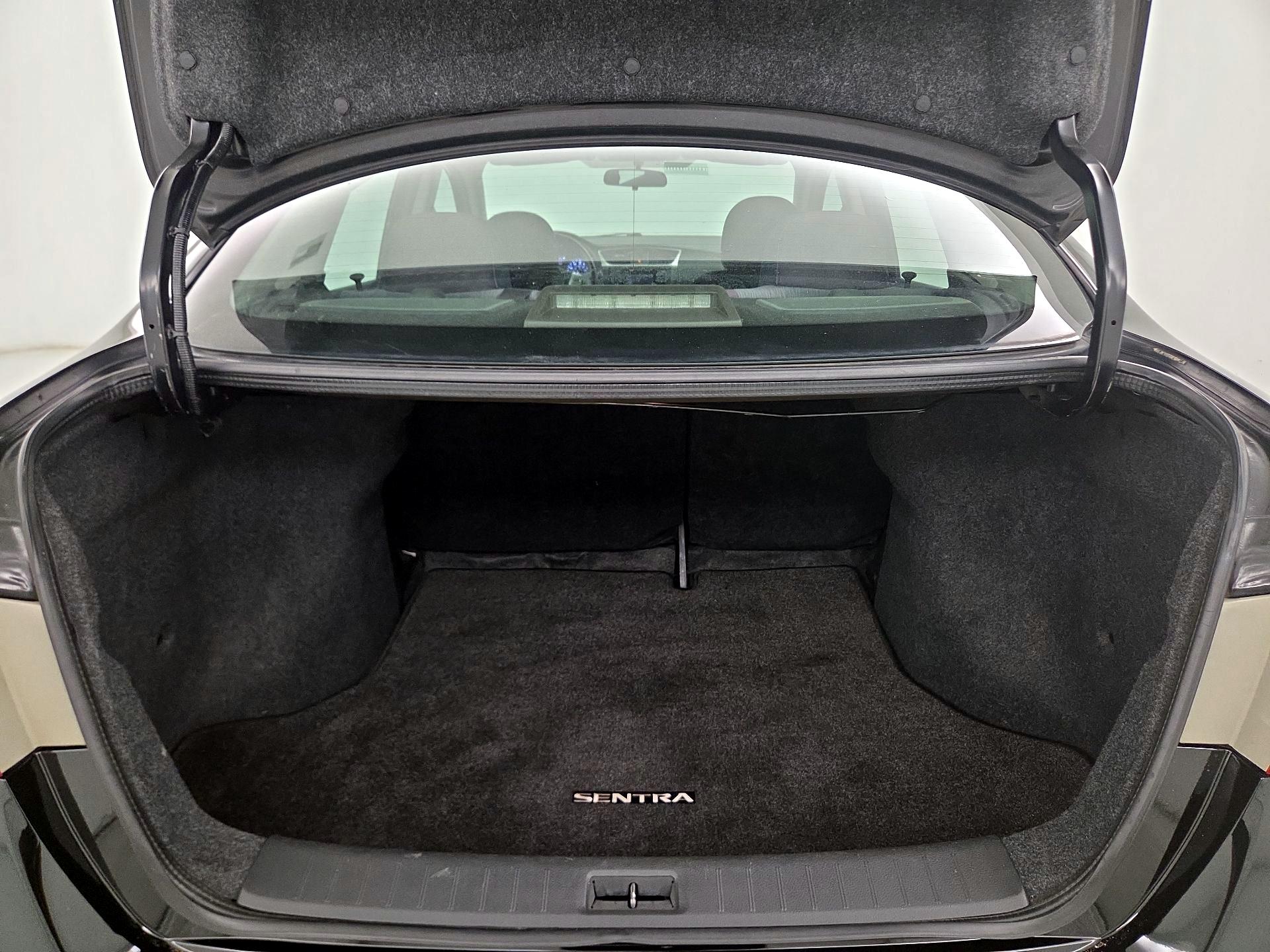 Thumbnail: 2015 Nissan Sentra - 20
