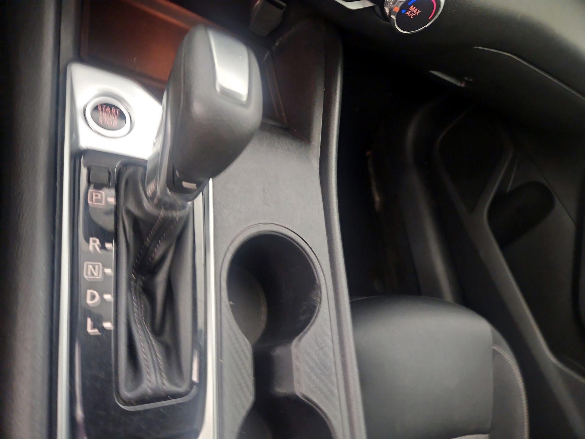 Thumbnail: 2019 Nissan Altima - 16