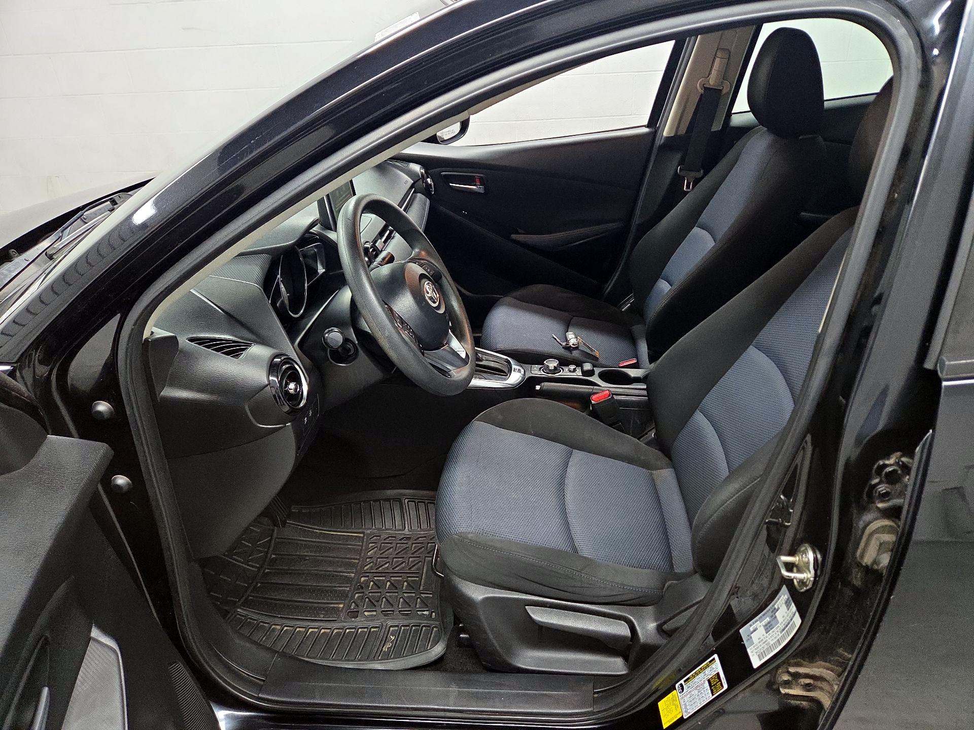 Thumbnail: 2017 Toyota Yaris iA - 11