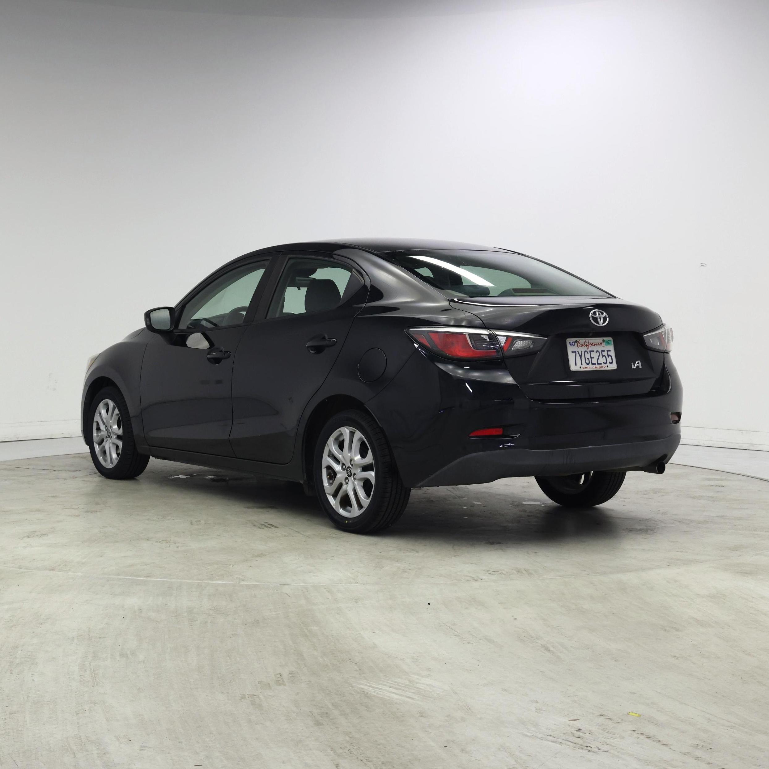 Thumbnail: 2017 Toyota Yaris iA - 2
