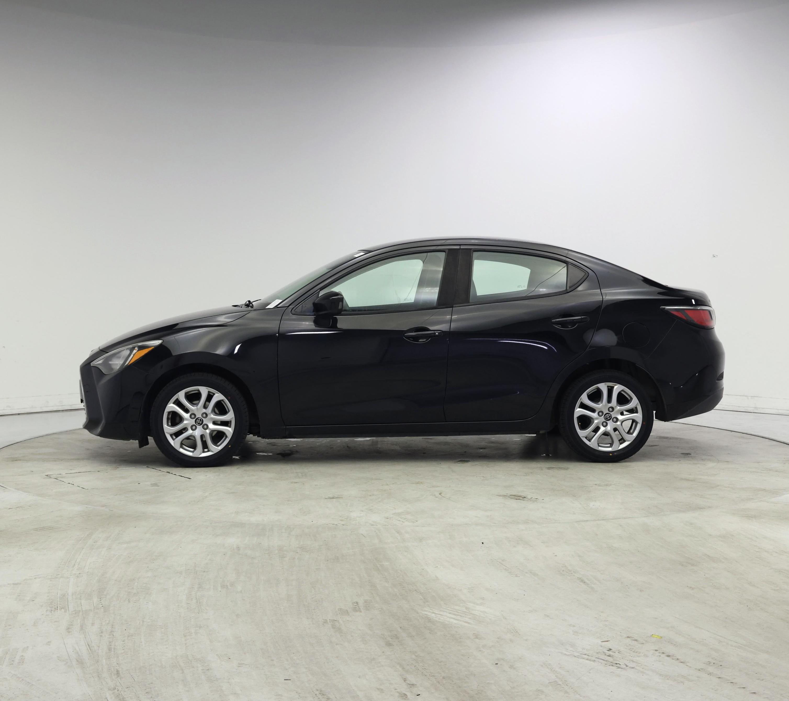 Thumbnail: 2017 Toyota Yaris iA - 3