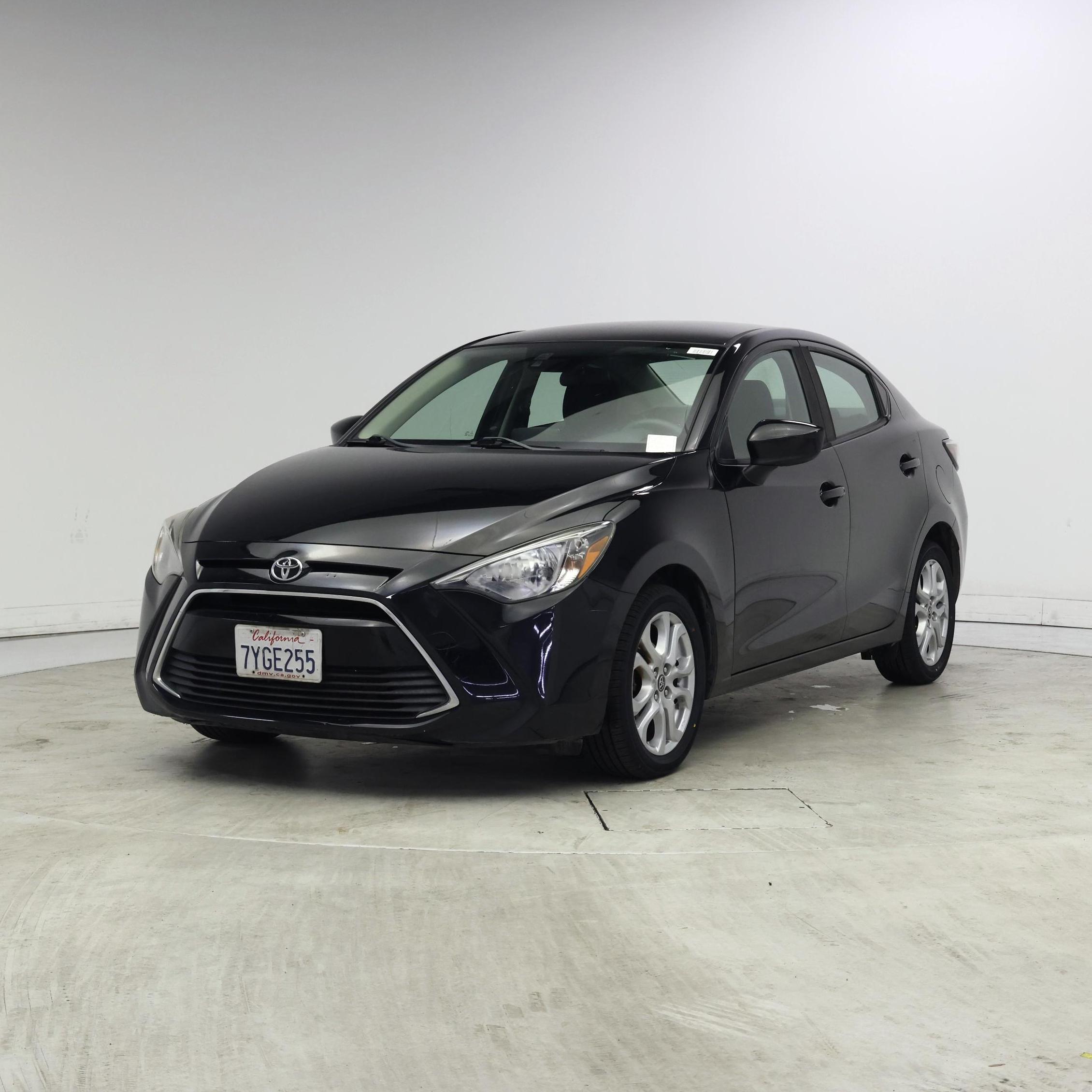 Thumbnail: 2017 Toyota Yaris iA - 4