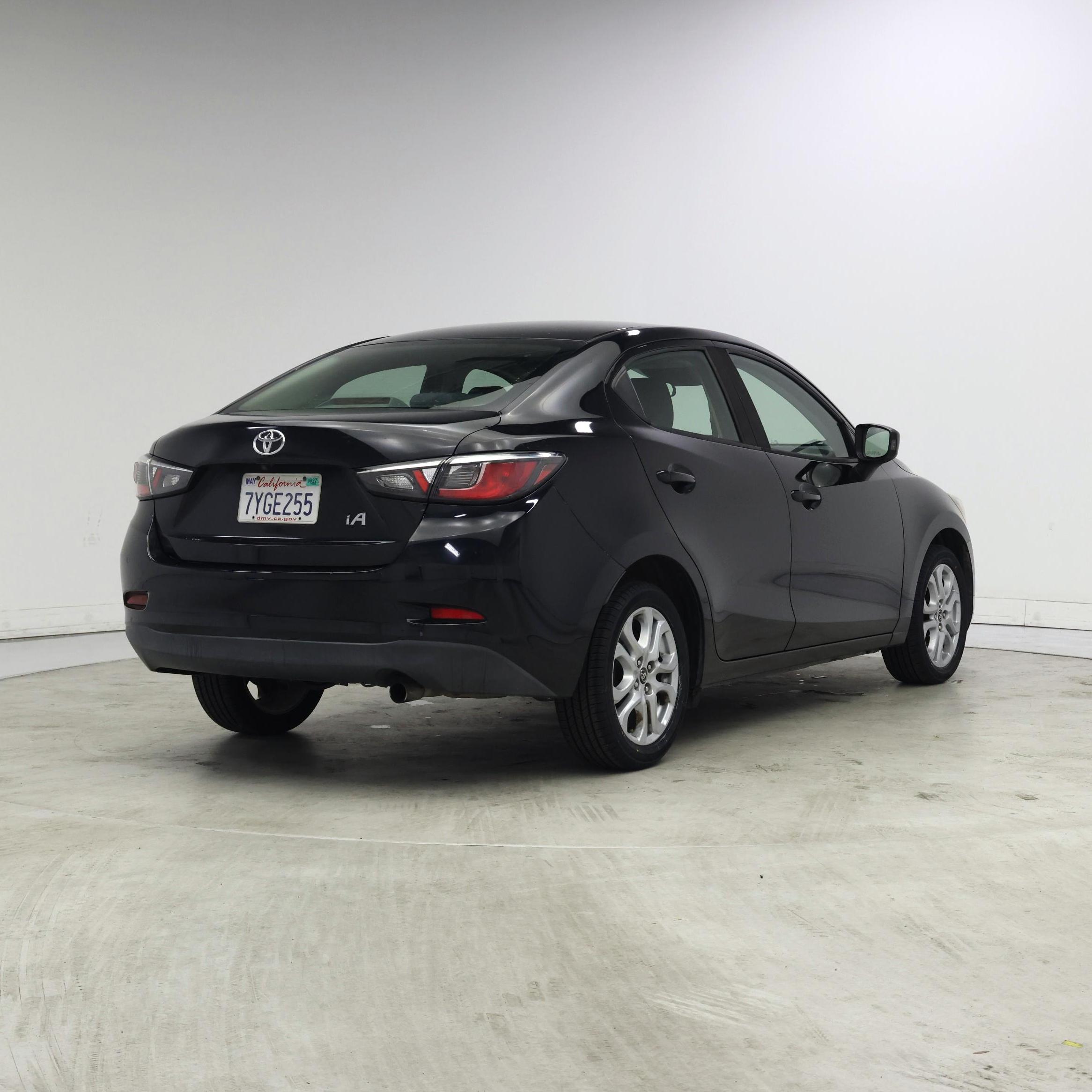 Thumbnail: 2017 Toyota Yaris iA - 8