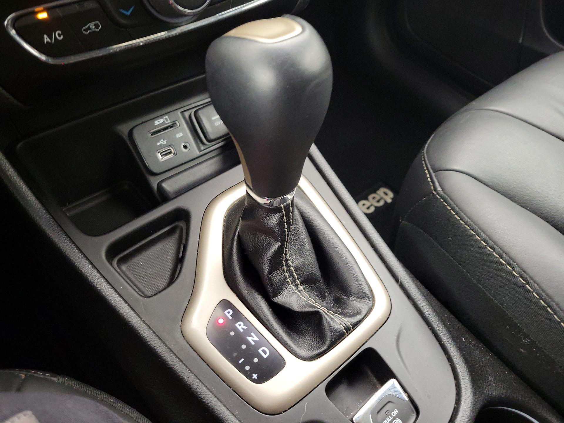 Thumbnail: 2018 Jeep Cherokee - 17