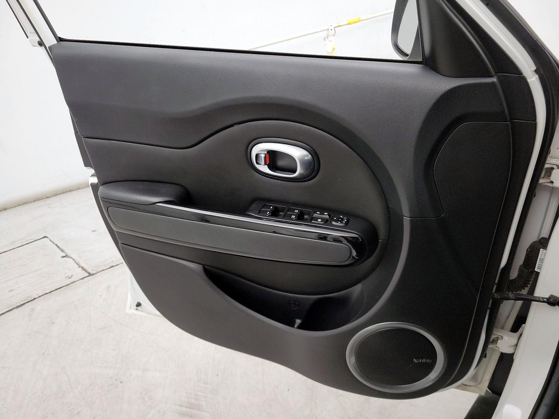 Thumbnail: 2015 Kia Soul - 12