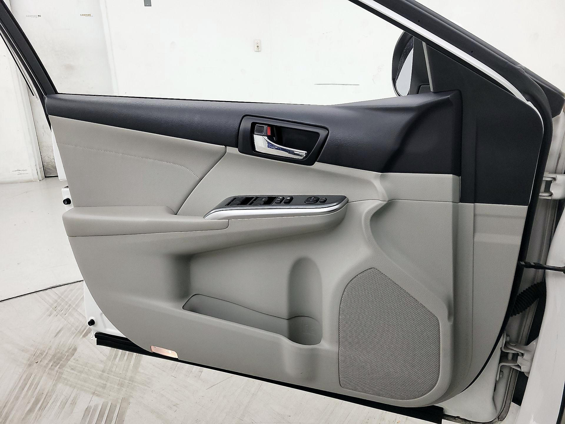 Thumbnail: 2014 Toyota Camry - 12