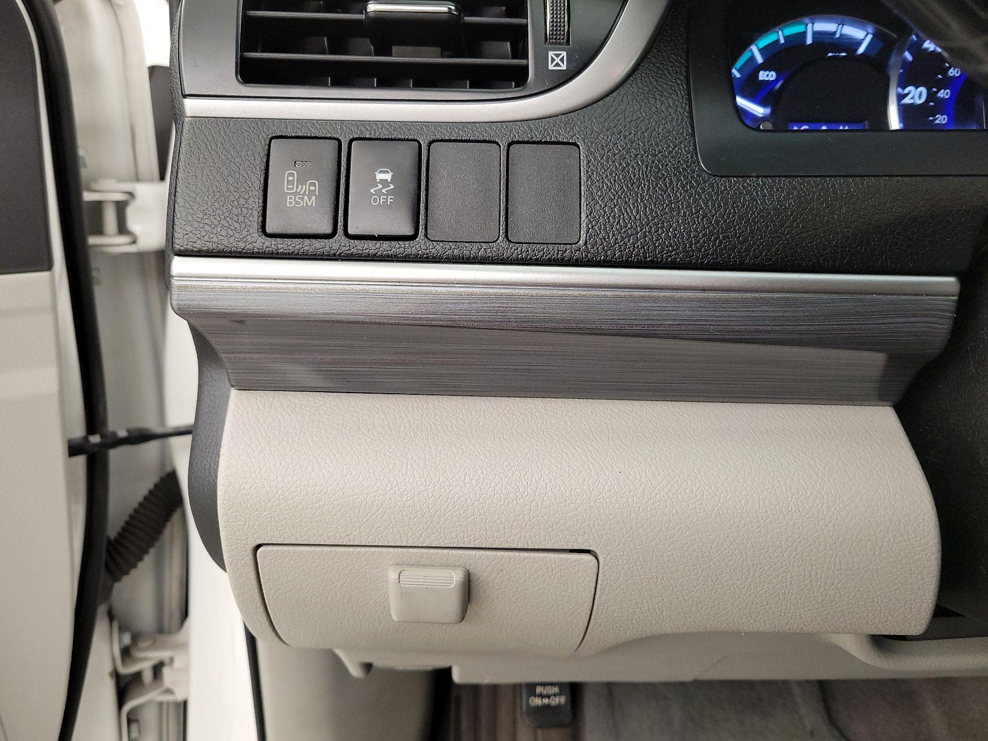 Thumbnail: 2014 Toyota Camry - 13