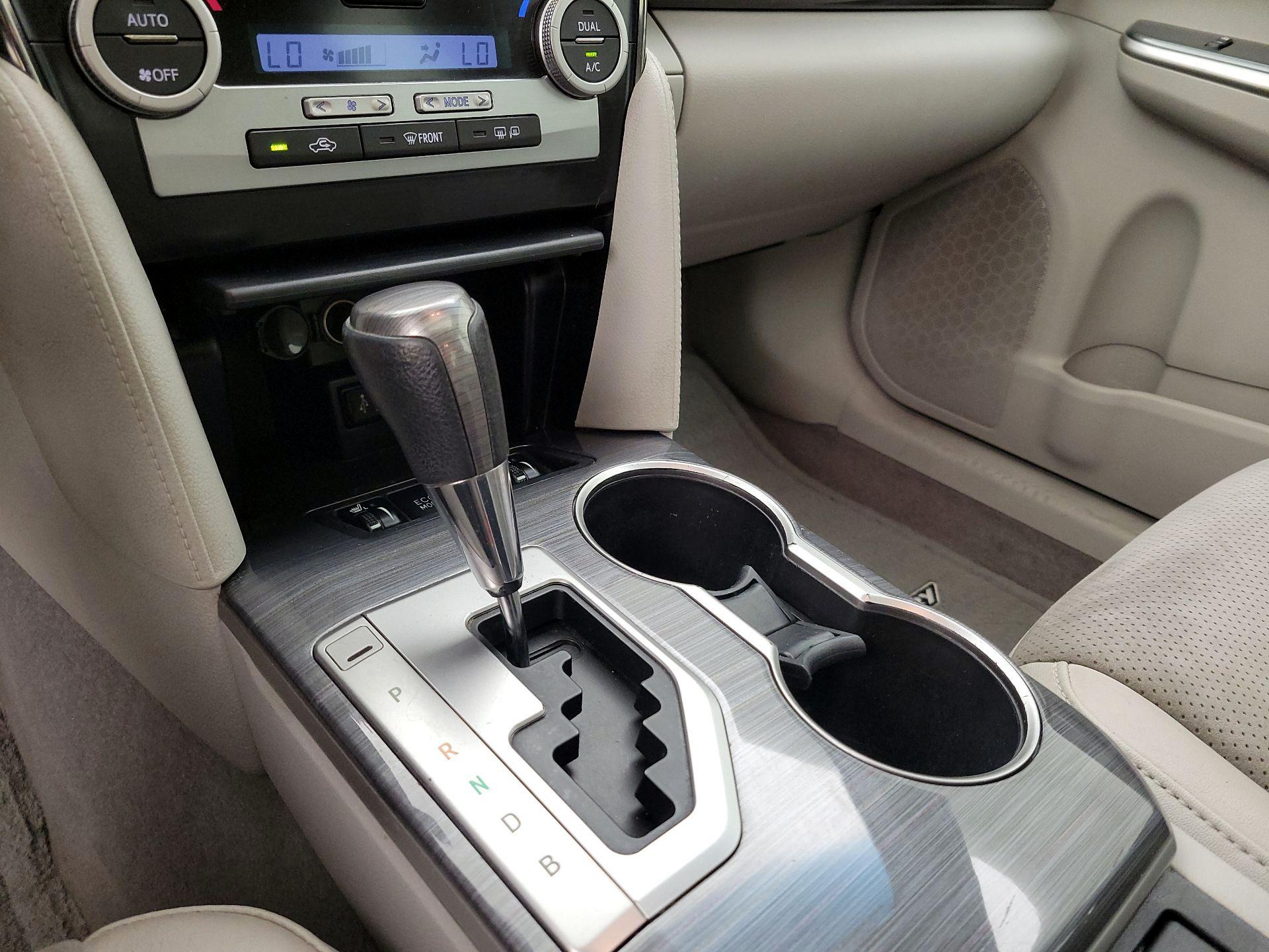 Thumbnail: 2014 Toyota Camry - 17