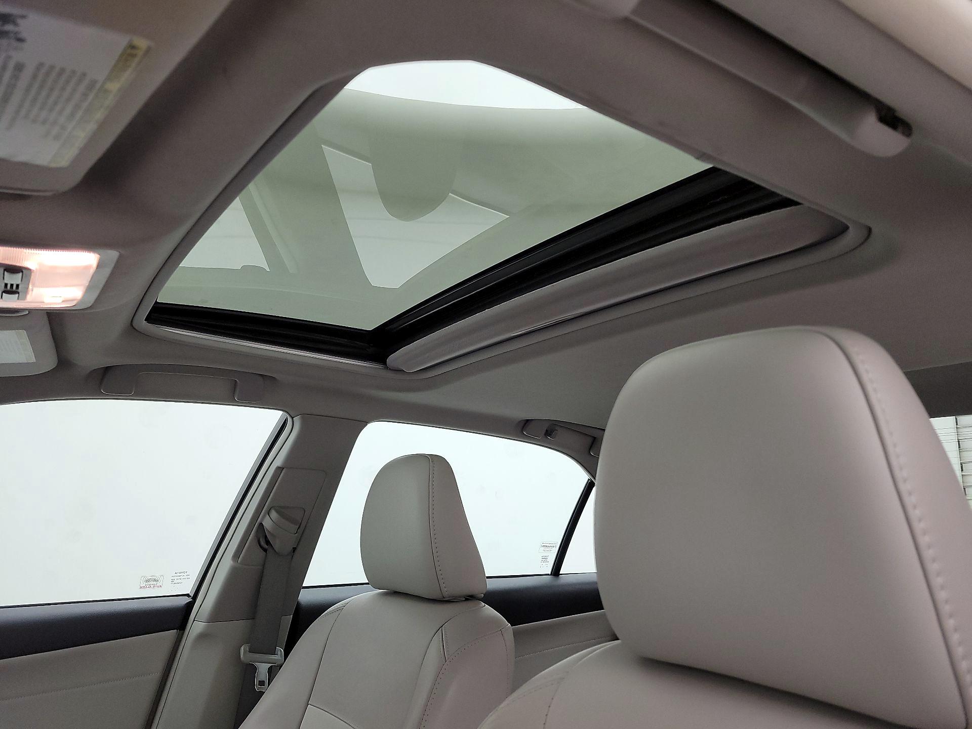 Thumbnail: 2014 Toyota Camry - 19