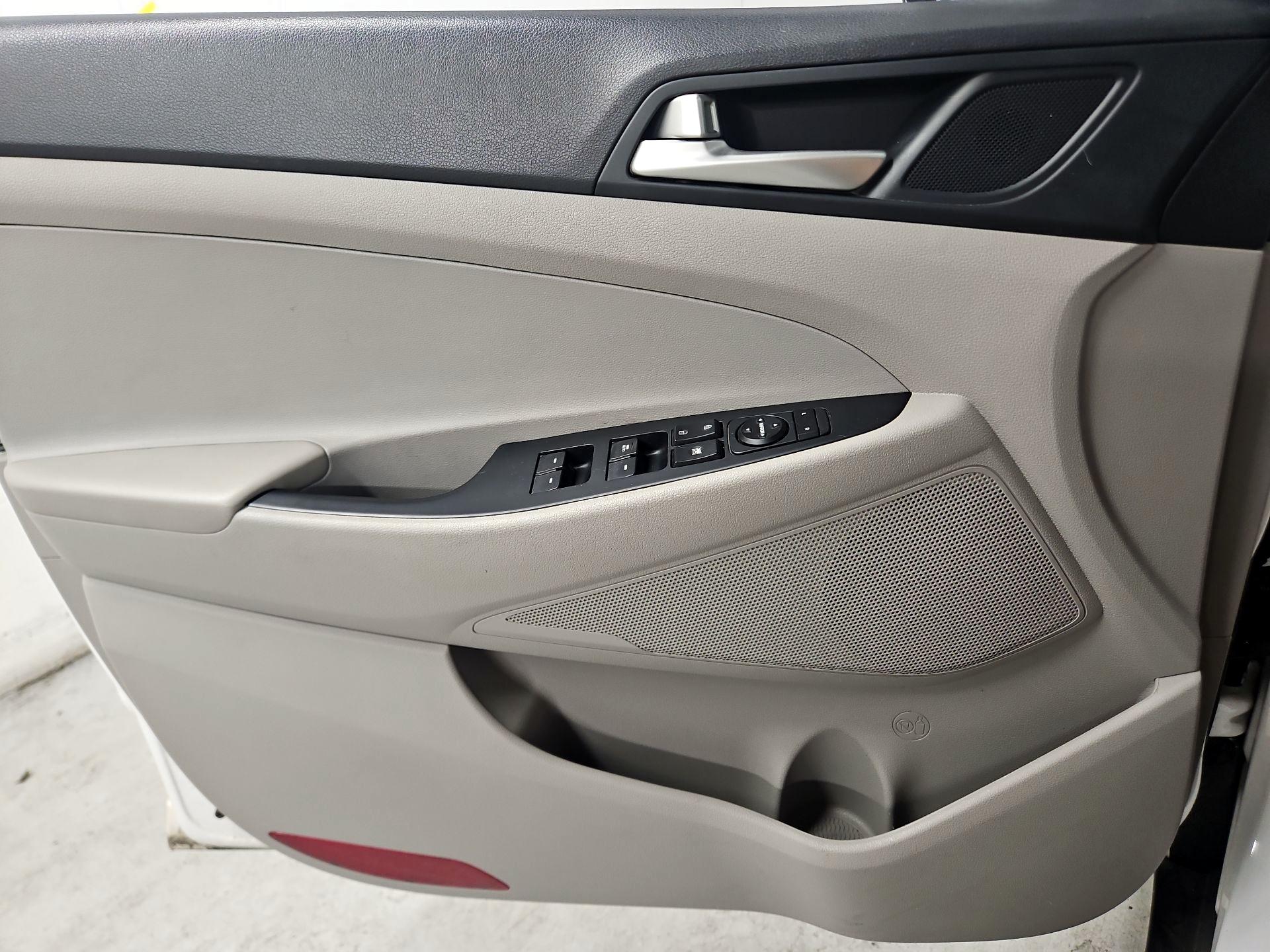 Thumbnail: 2020 Hyundai Tucson - 12