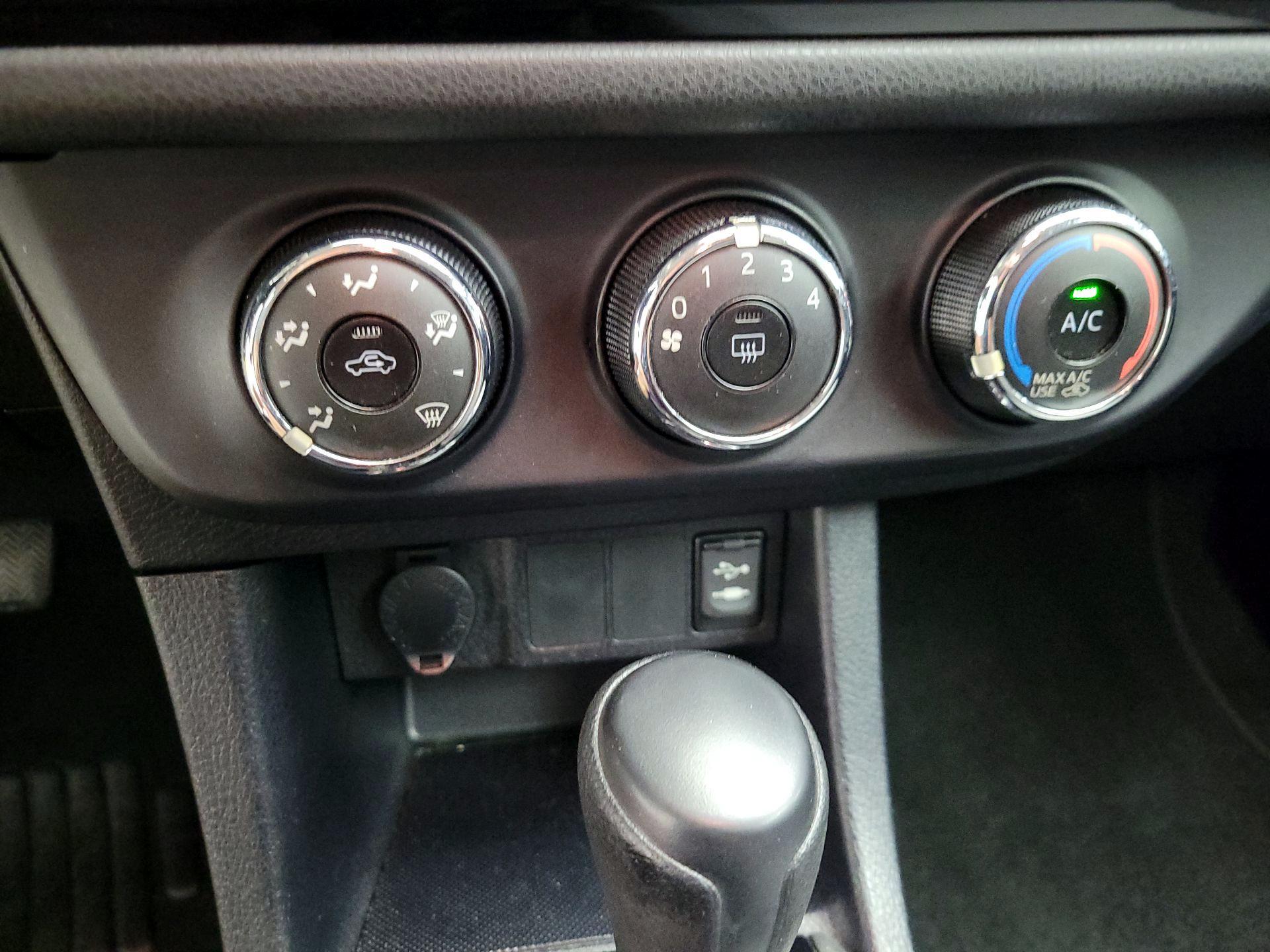 Thumbnail: 2014 Toyota Corolla - 15
