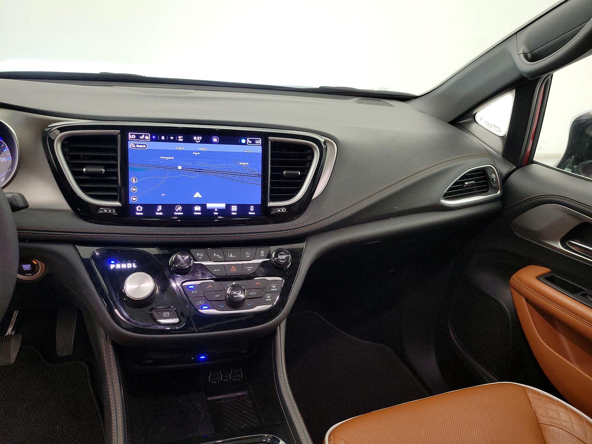 Thumbnail: 2025 Chrysler Pacifica - 9