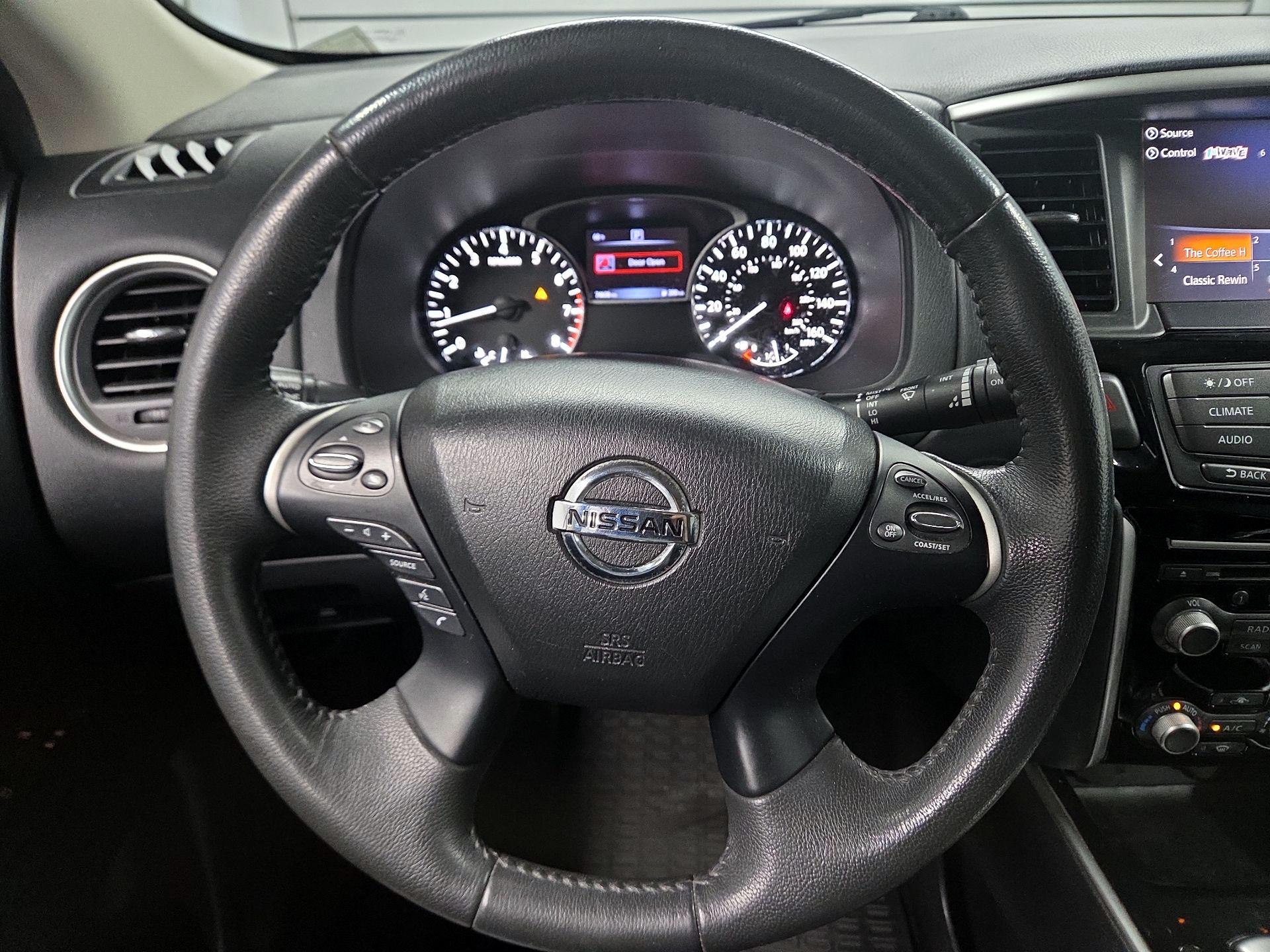 Thumbnail: 2017 Nissan Pathfinder - 10