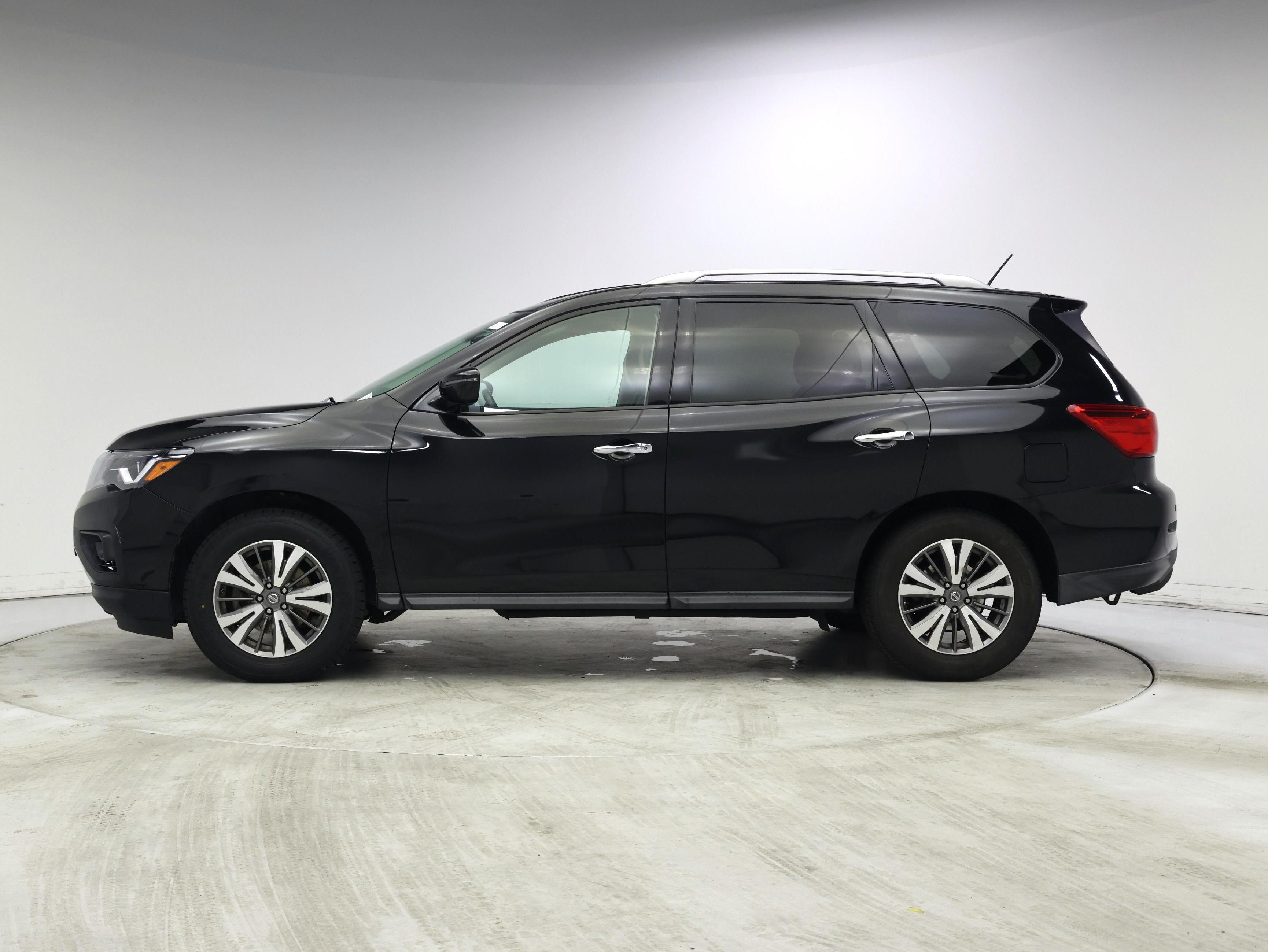 Thumbnail: 2017 Nissan Pathfinder - 3