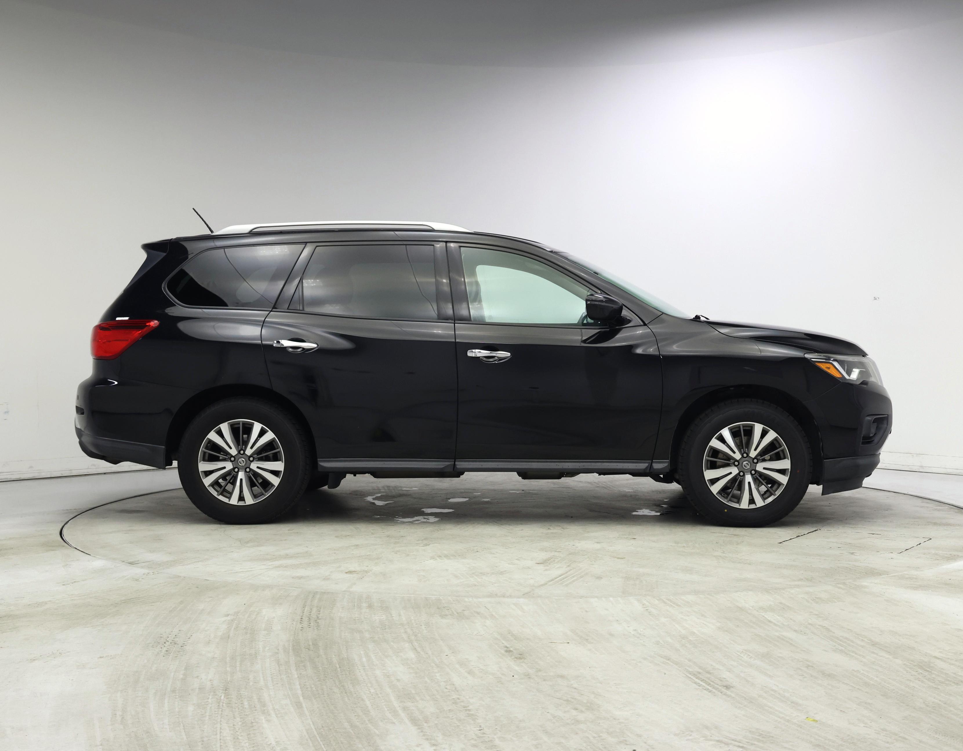 Thumbnail: 2017 Nissan Pathfinder - 7