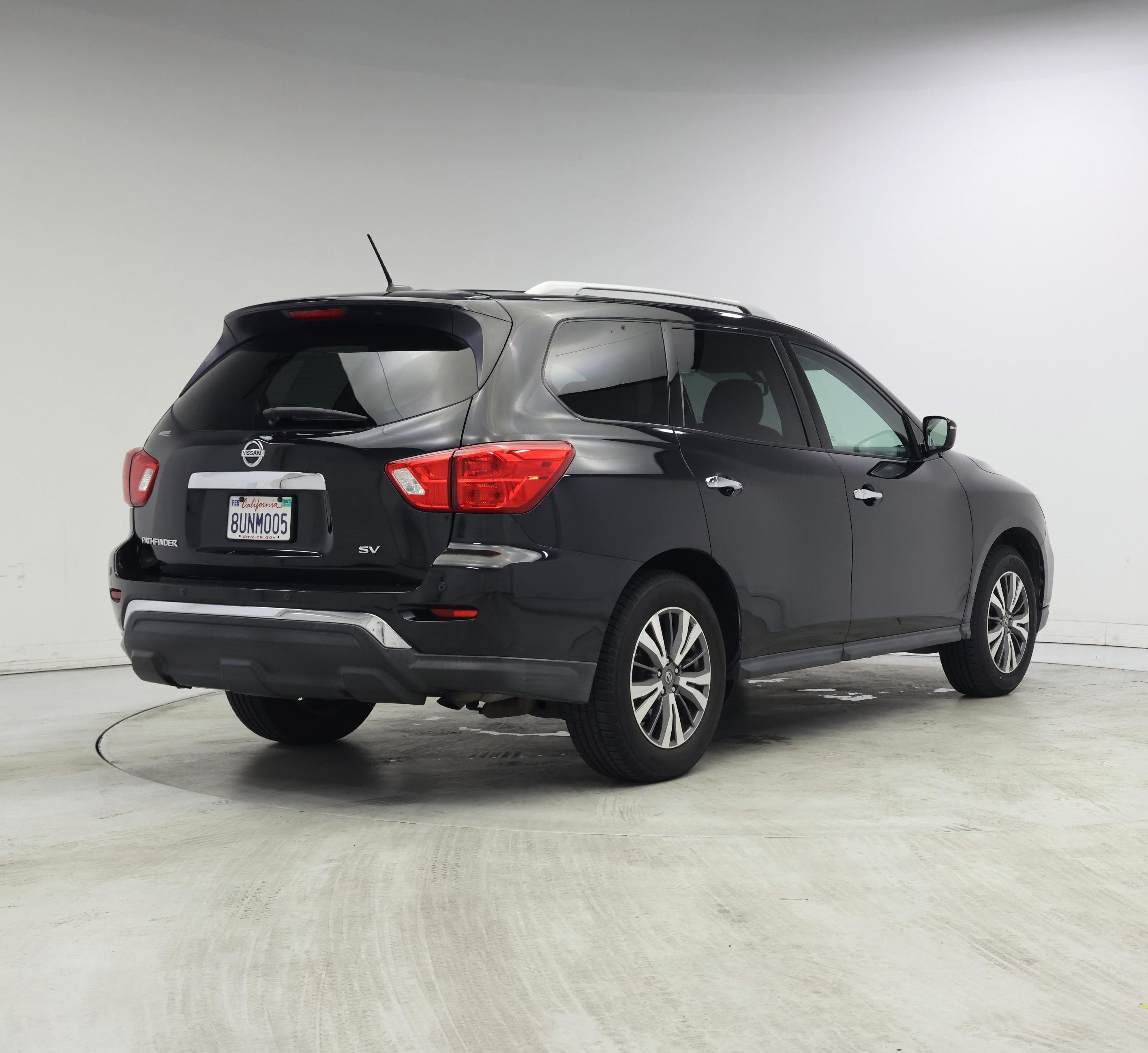 Thumbnail: 2017 Nissan Pathfinder - 8