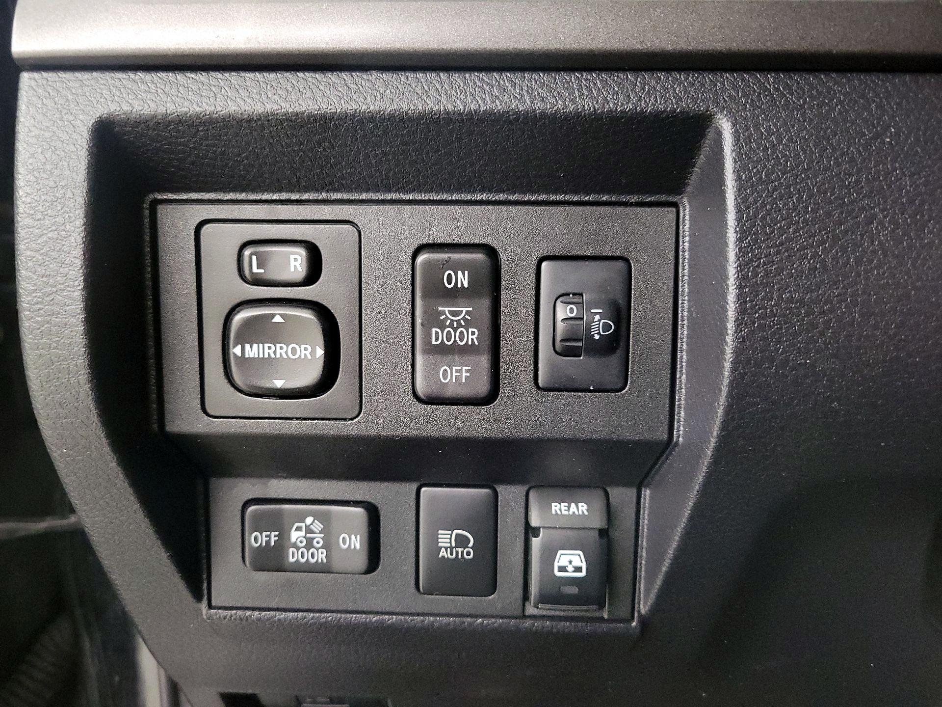 Thumbnail: 2018 Toyota Tundra - 13