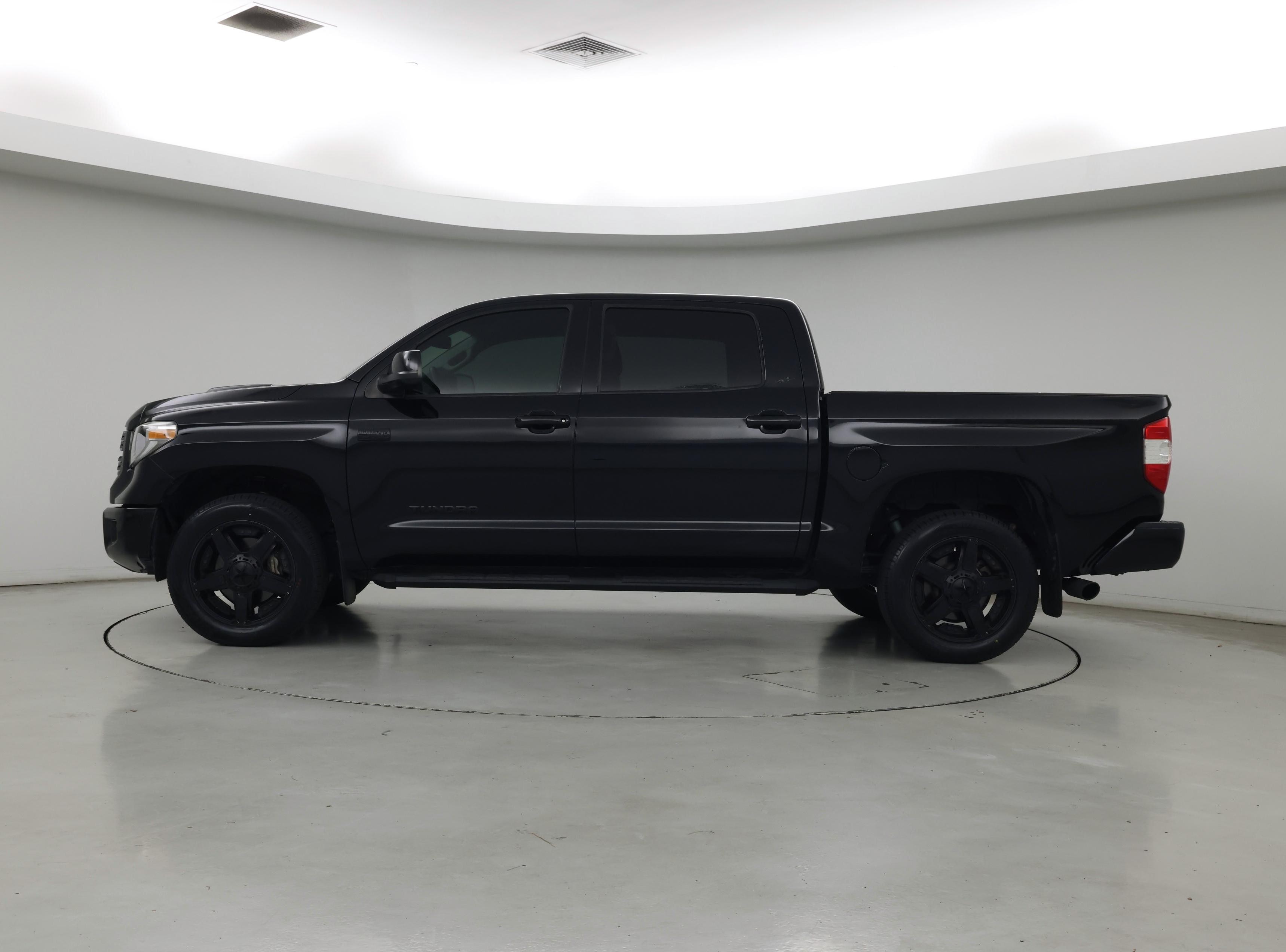 Thumbnail: 2018 Toyota Tundra - 3