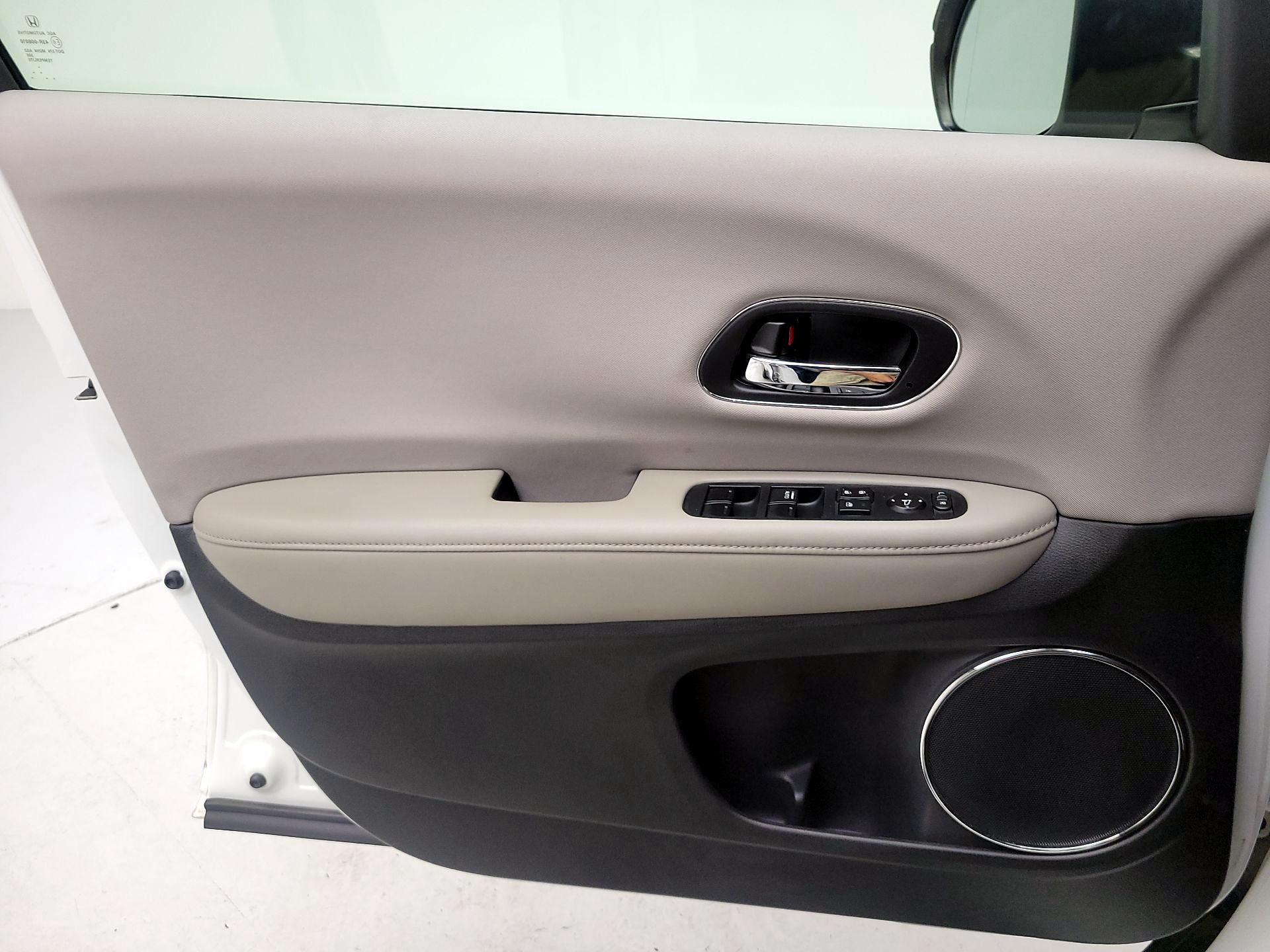 Thumbnail: 2016 Honda HR-V - 12