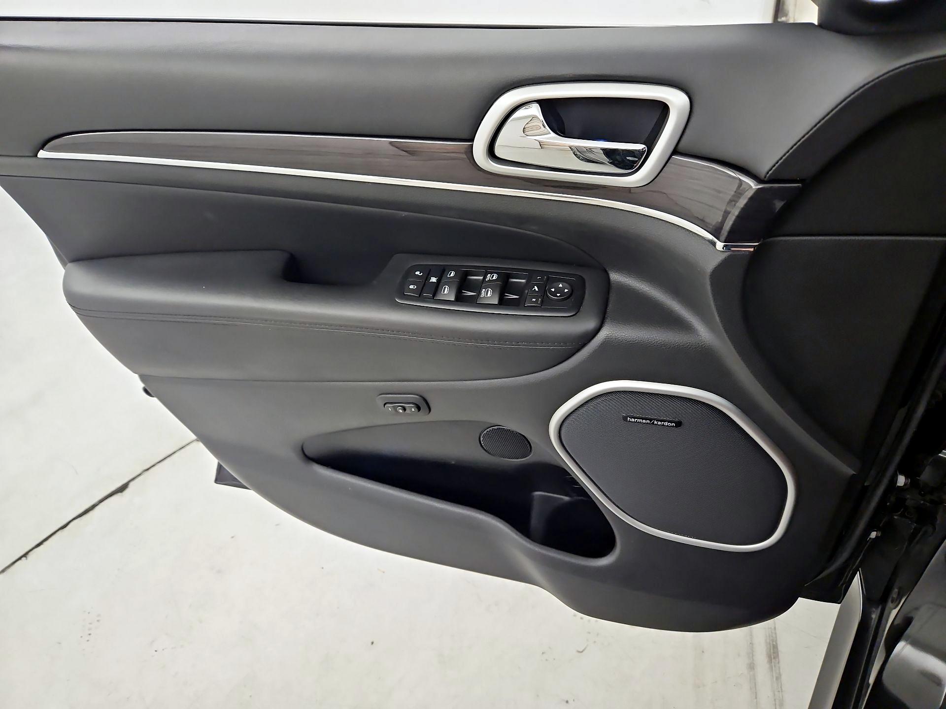 Thumbnail: 2016 Jeep Grand Cherokee - 12