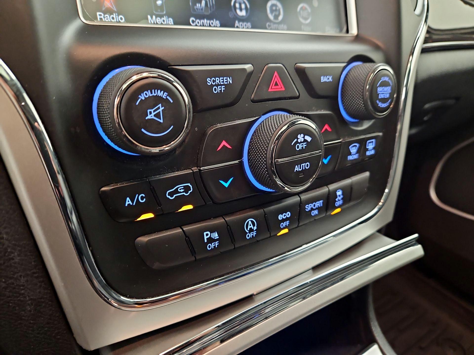 Thumbnail: 2016 Jeep Grand Cherokee - 17