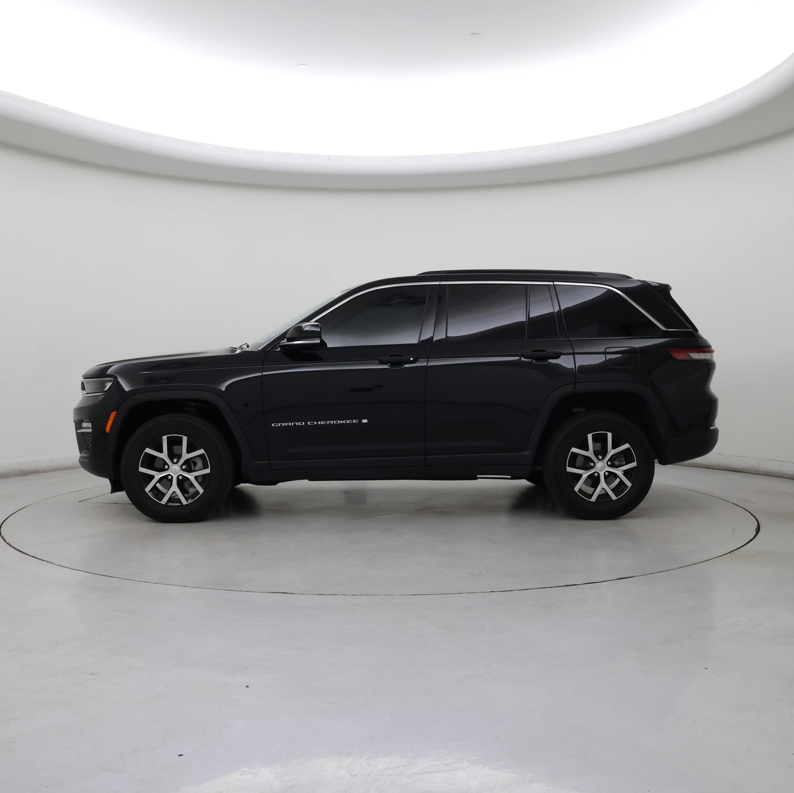 Thumbnail: 2025 Jeep Grand Cherokee - 3