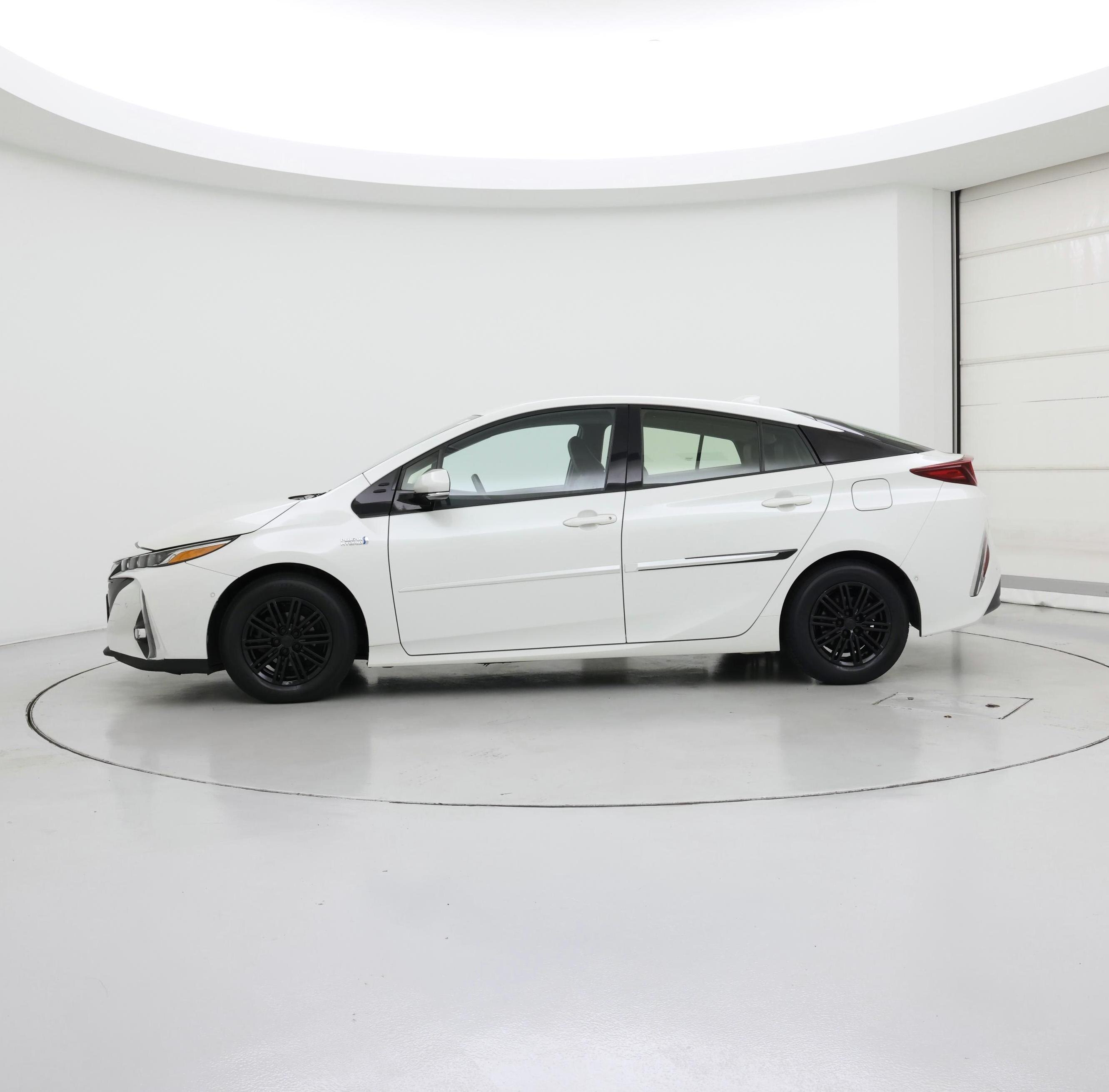 Thumbnail: 2017 Toyota Prius Prime - 3