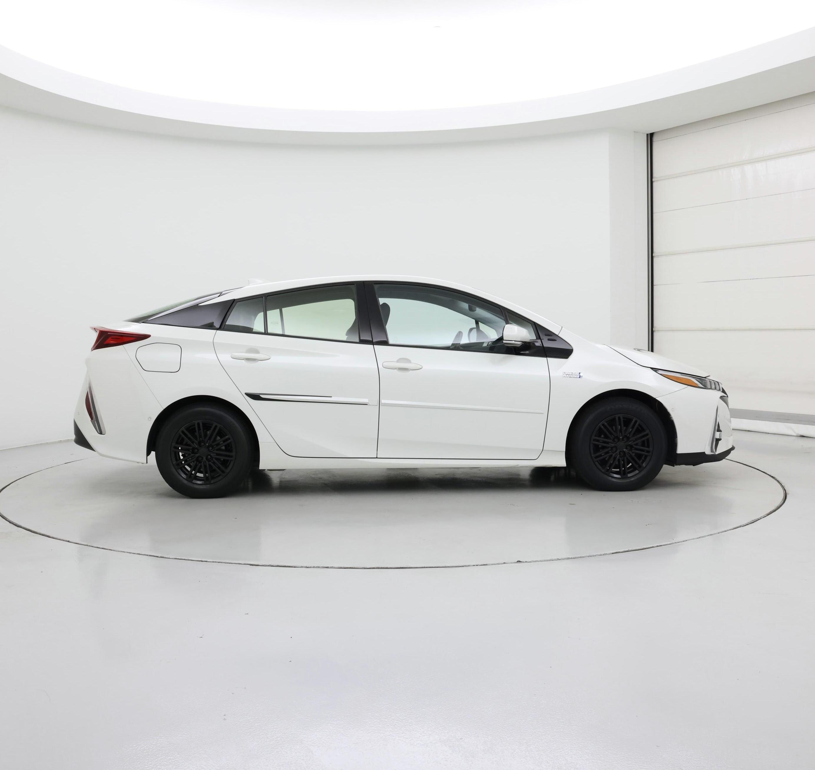 Thumbnail: 2017 Toyota Prius Prime - 7