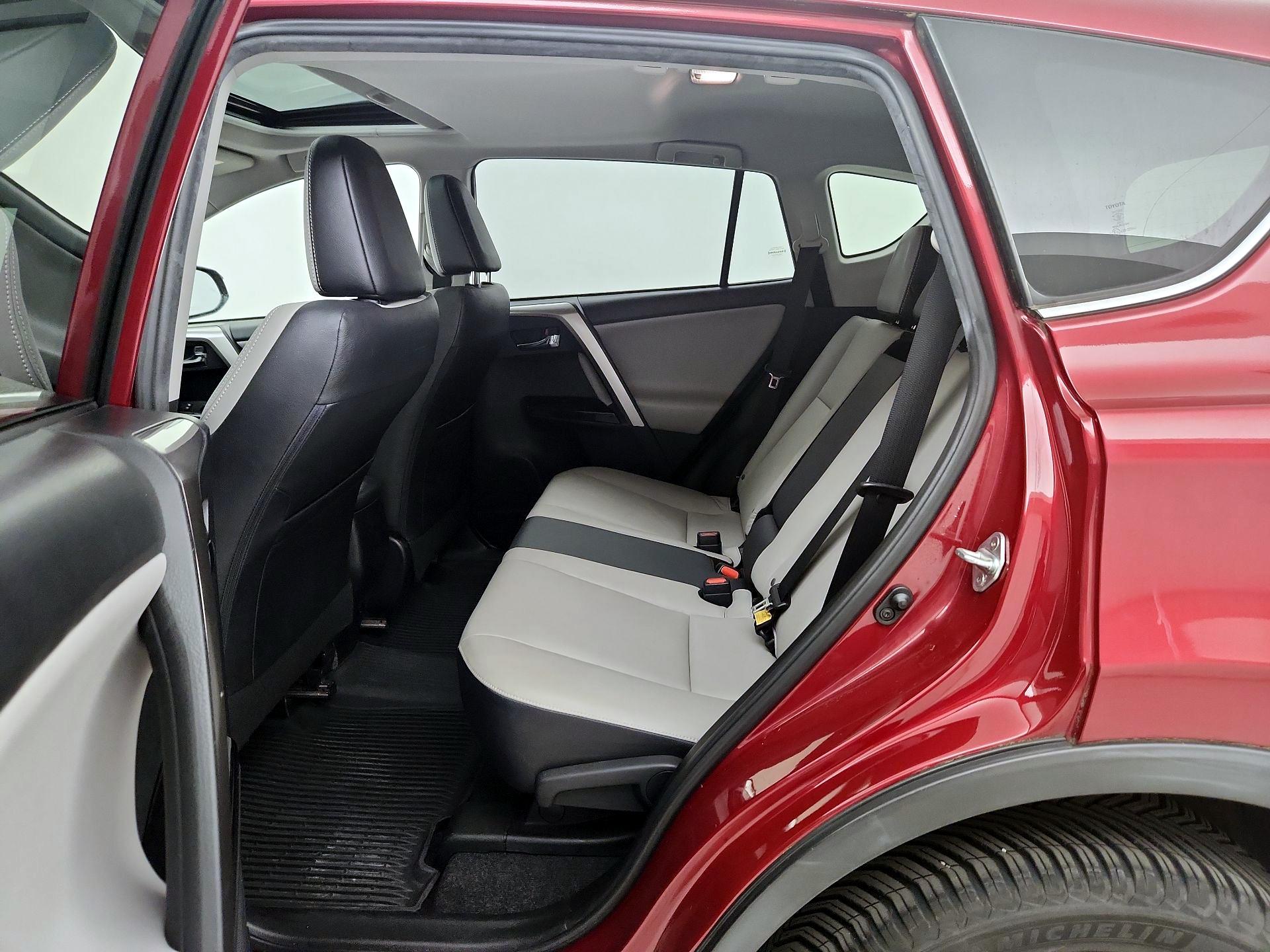 Thumbnail: 2018 Toyota RAV4 - 20