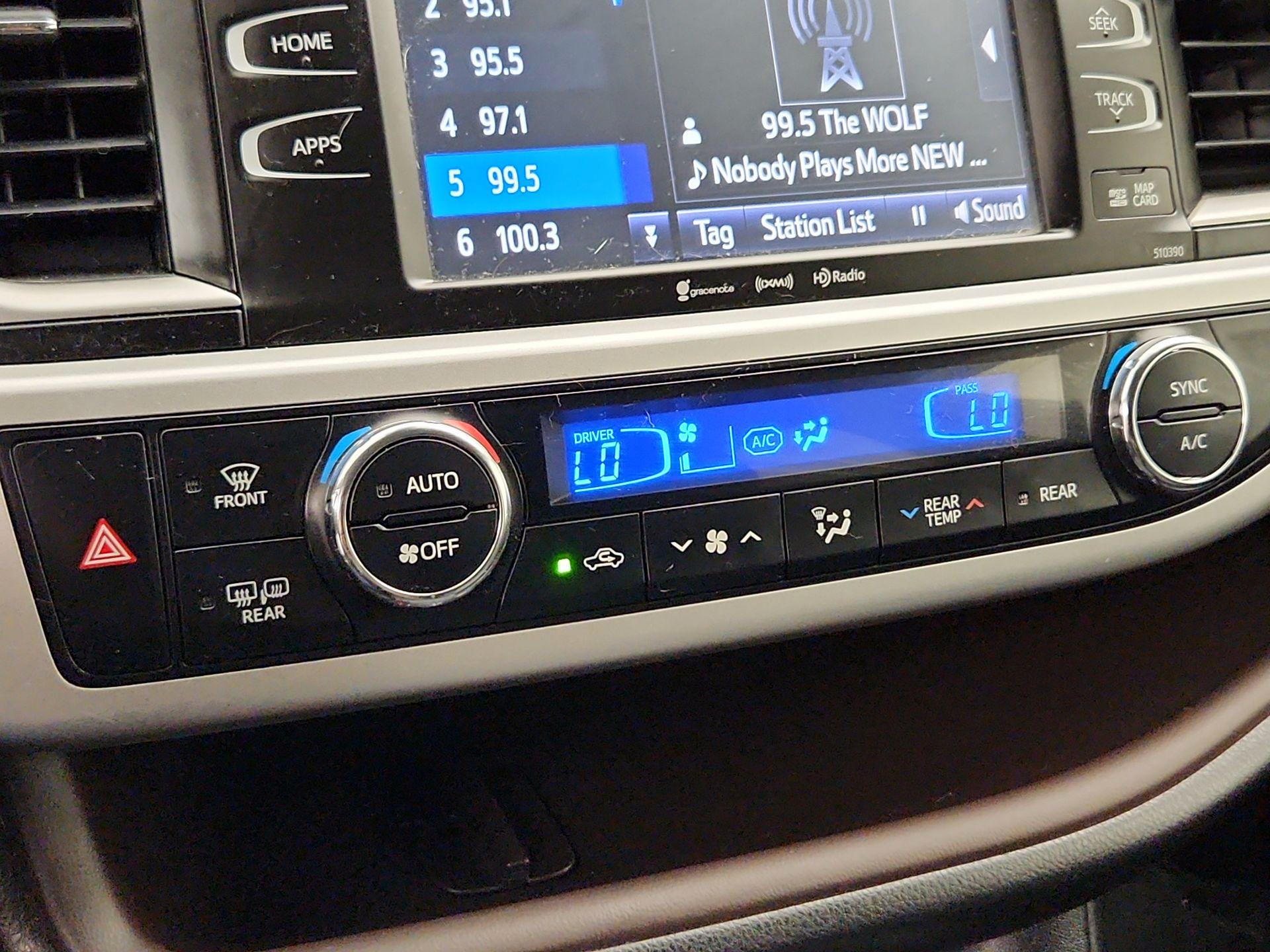 Thumbnail: 2019 Toyota Highlander - 17