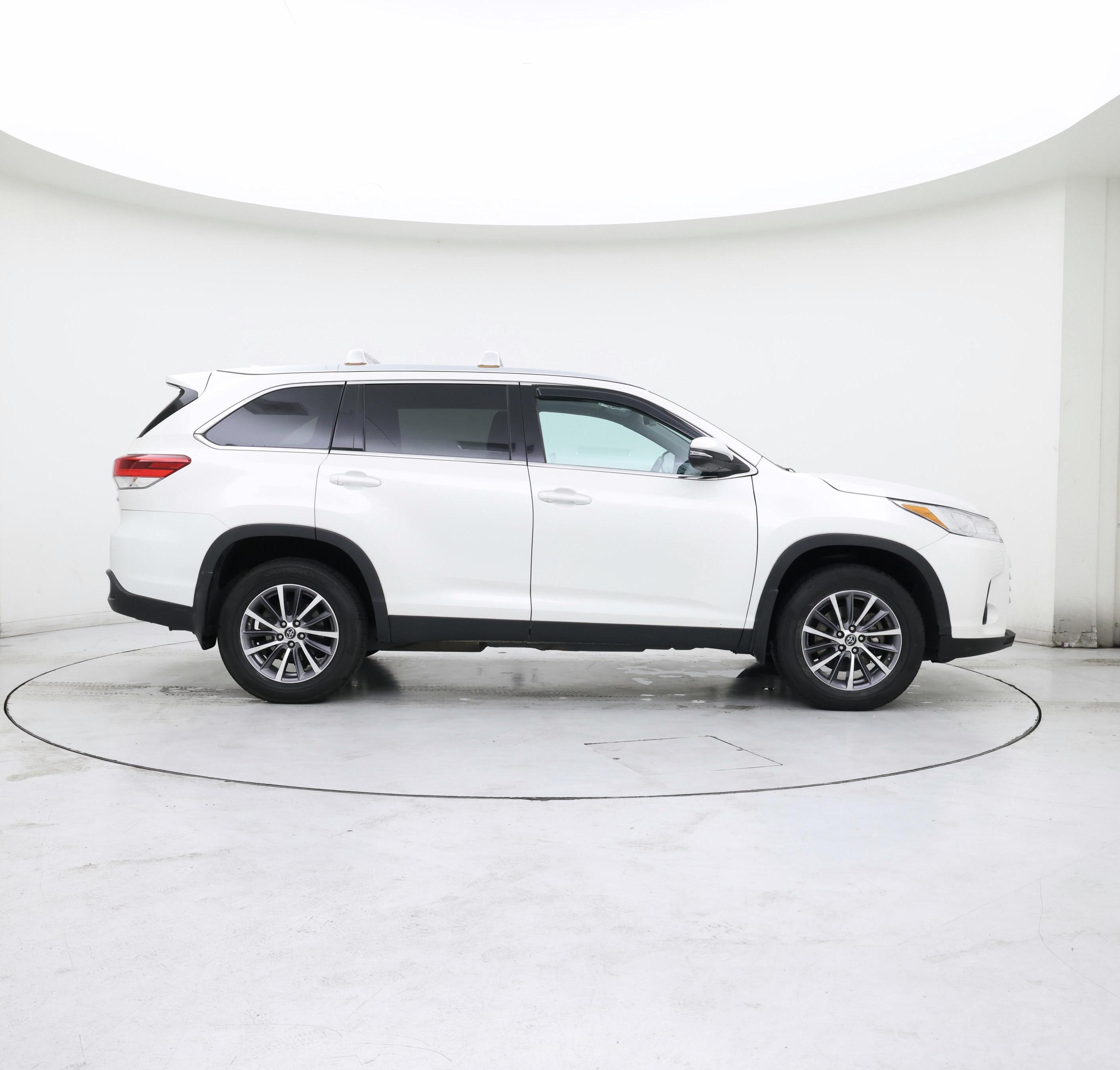 Thumbnail: 2019 Toyota Highlander - 7