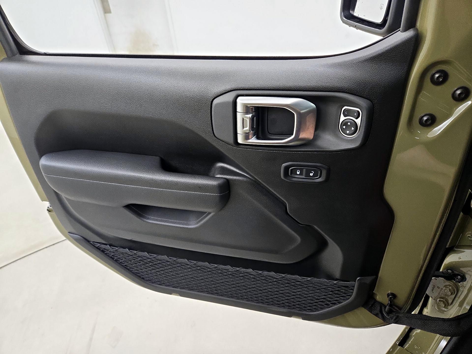 Thumbnail: 2025 Jeep Gladiator - 12