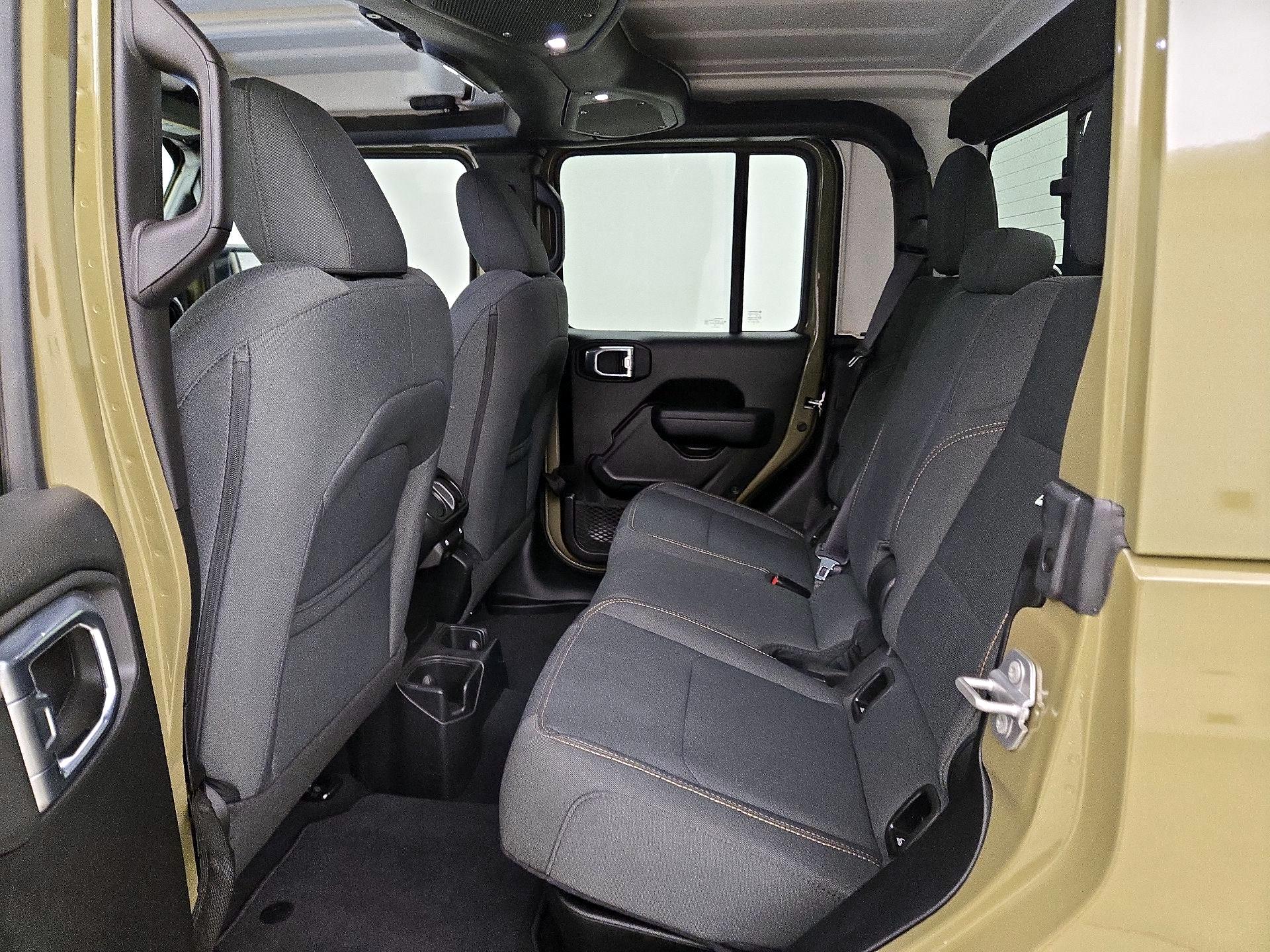 Thumbnail: 2025 Jeep Gladiator - 19