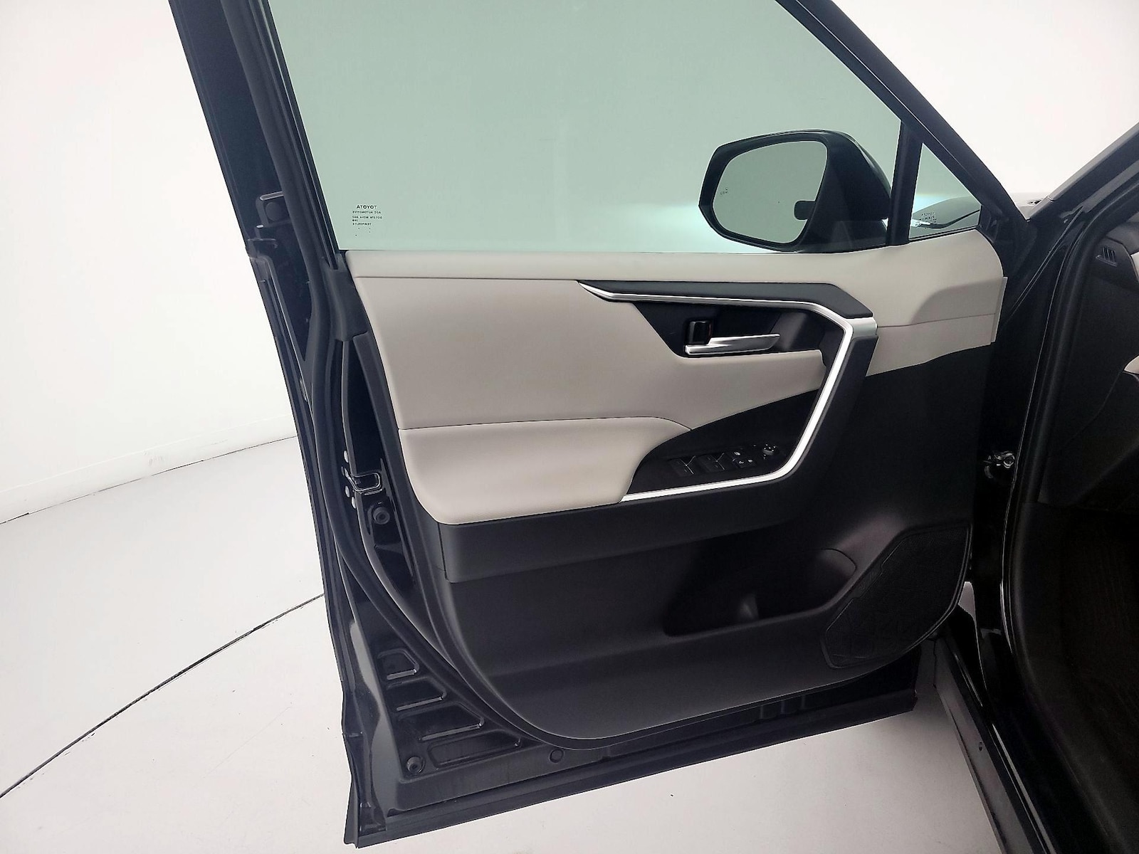 2025 Toyota RAV4 XLE Premium - Photo 13