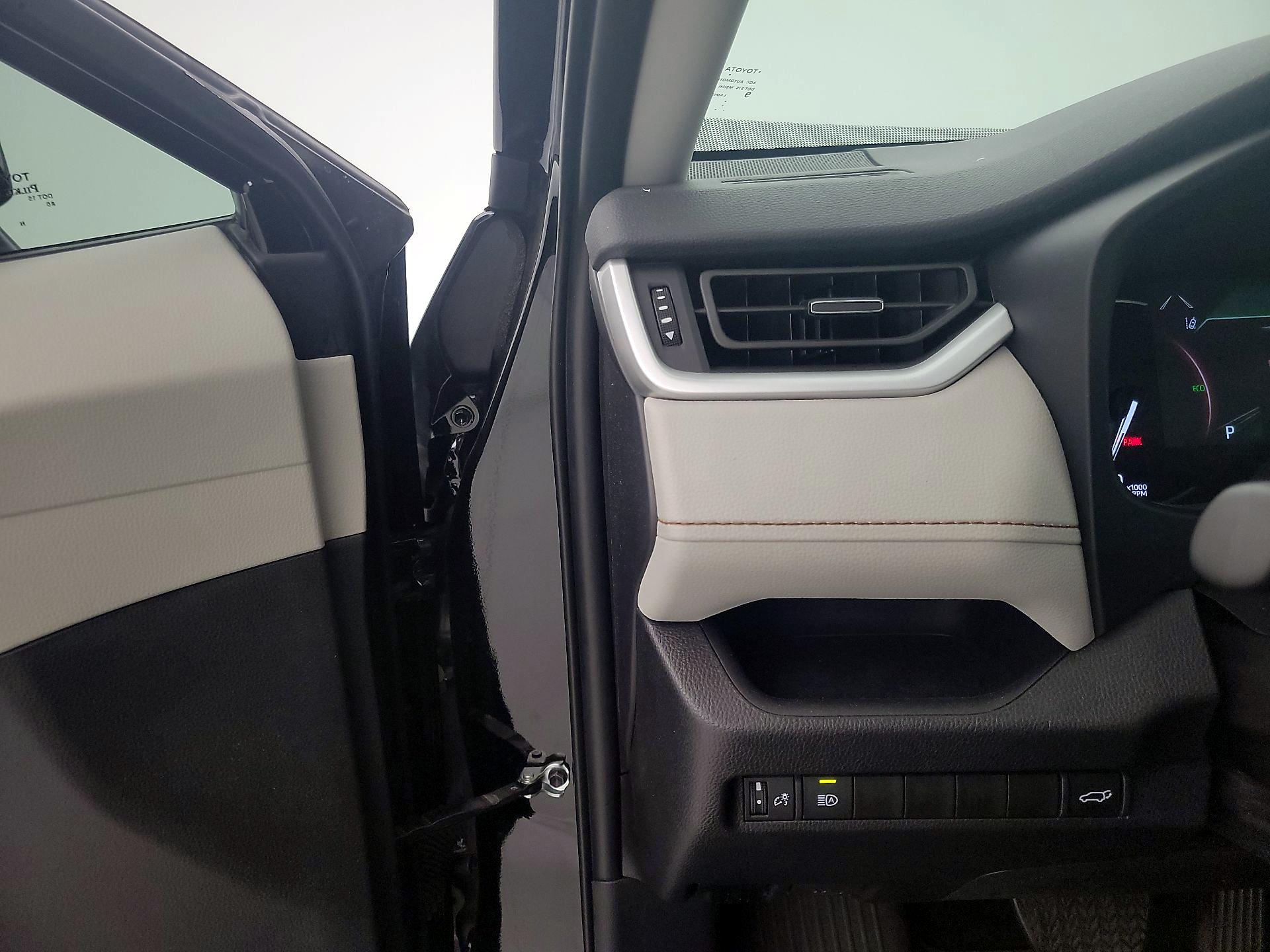 Thumbnail: 2025 Toyota RAV4 - 13