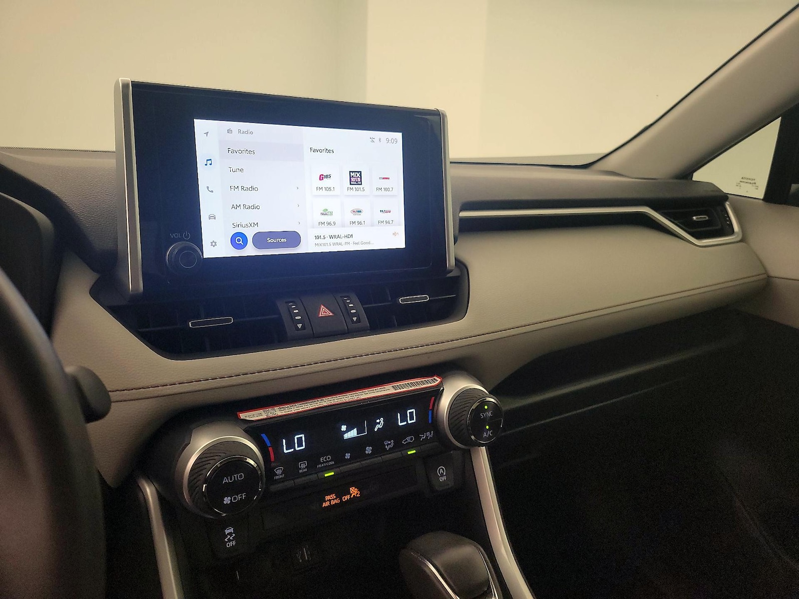 2025 Toyota RAV4 XLE Premium - Photo 16